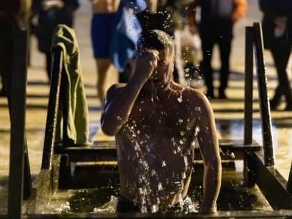 О мерах предосторожности при крещенских купаниях рассказал профессор 