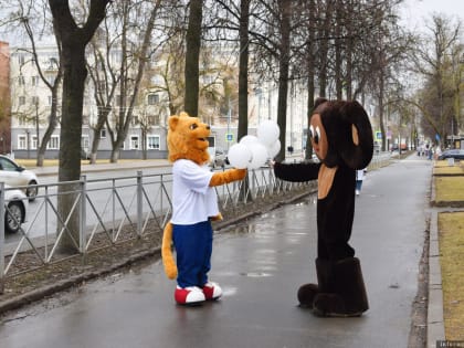 Барсик и Чебурашка встретились с псковичами в финальный день выборов президента РФ