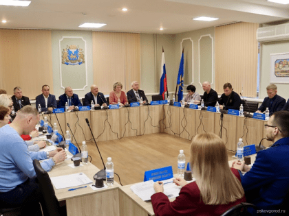 Изменения в бюджет приняли депутаты на внеочередной сессии городской Думы