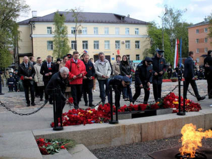 Псковские депутаты-коммунисты приняли участие в возложении цветов