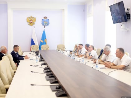 На вопросы парламентской оппозиции ответил губернатор Михаил Ведерников