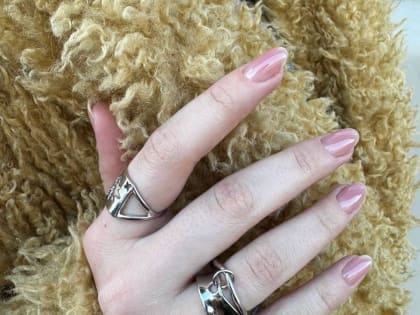 Маникюр и педикюр стали самыми популярными услугами у псковичей зимой