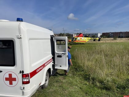 Санитарная авиация спасает жизни в Псковской области