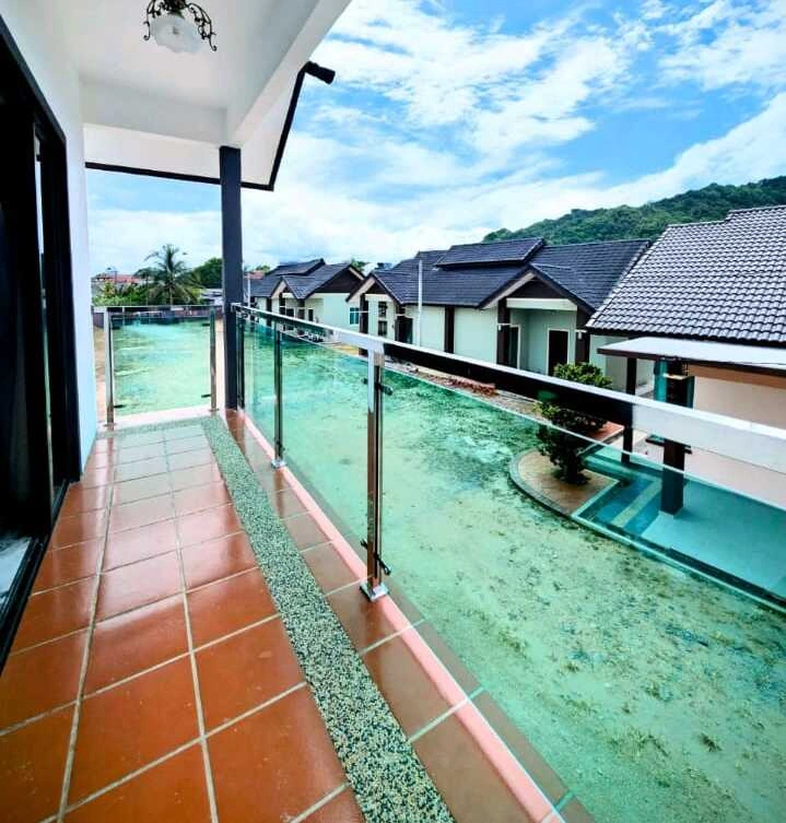 Mimpi Hillview Hero