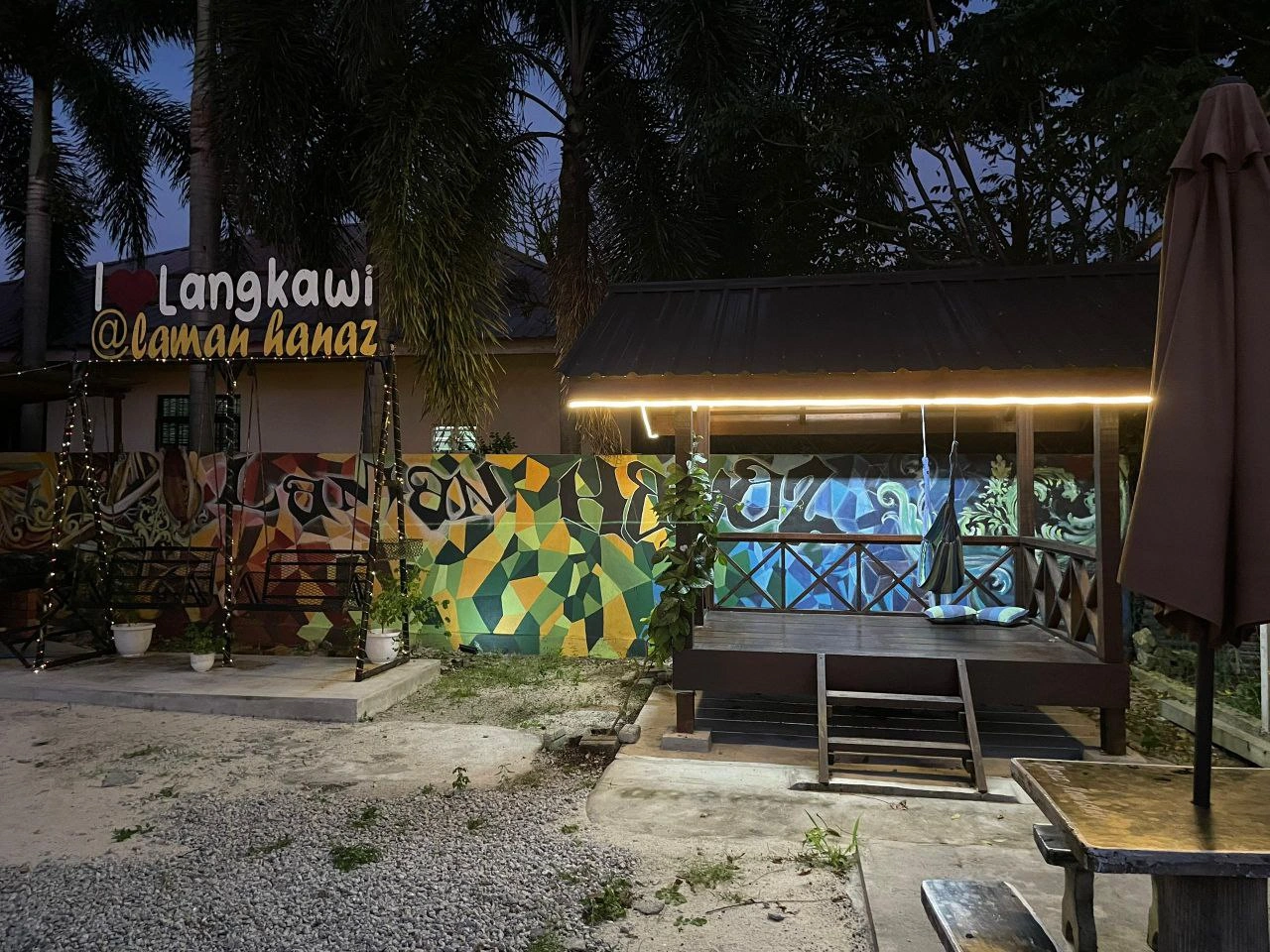 Kawasan Luar Laman Hanaz 6