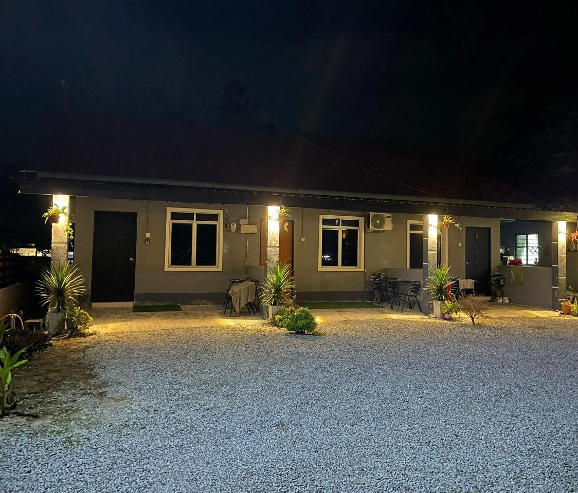Kawasan Luar Laman Hanaz 2