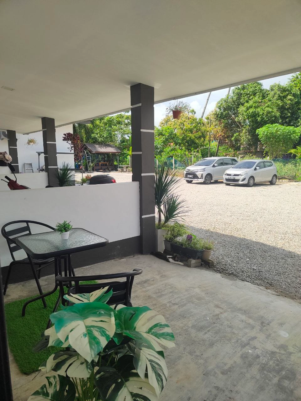 Kawasan Luar Laman Hanaz 4