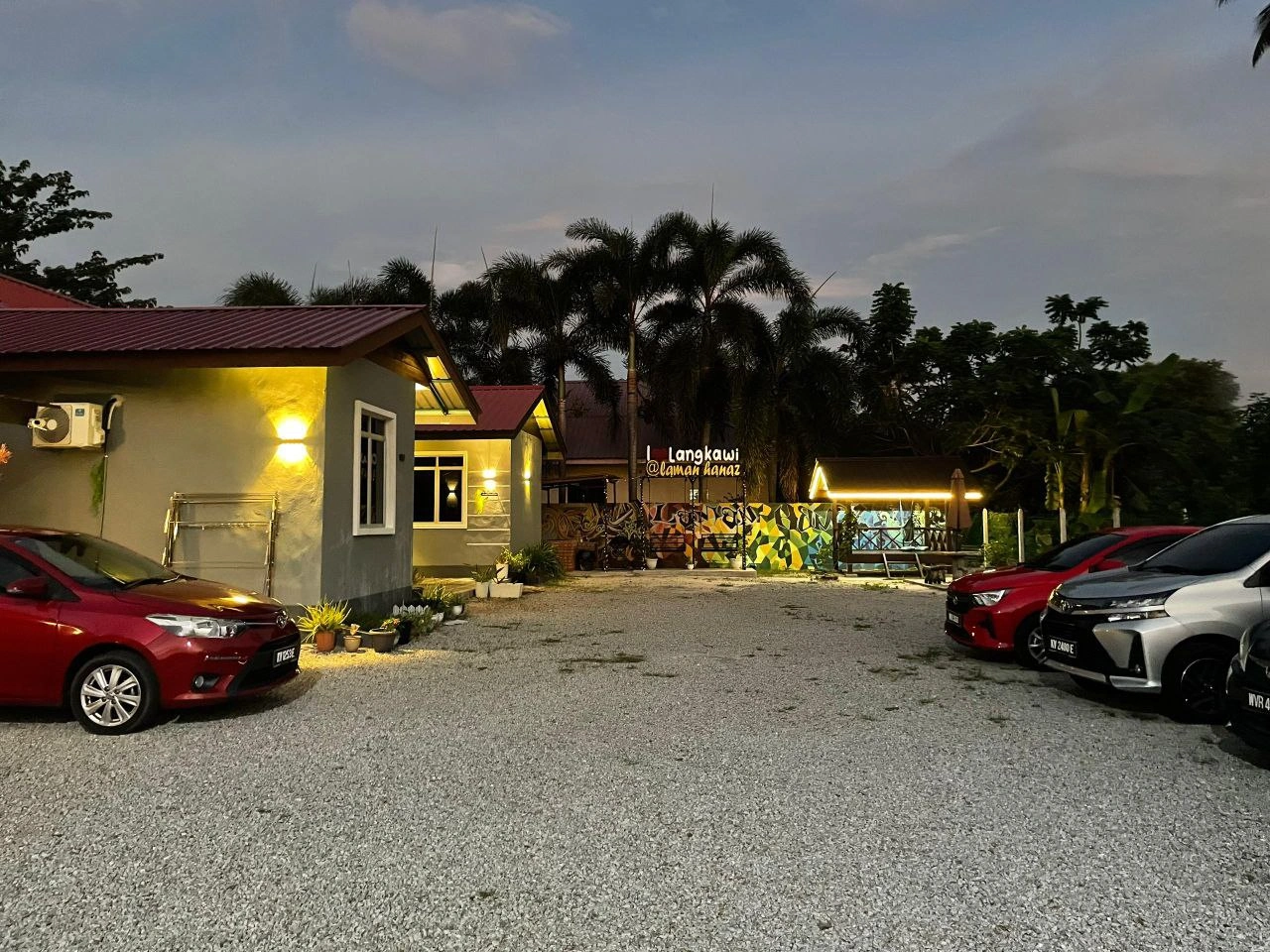 Kawasan Luar Laman Hanaz 5