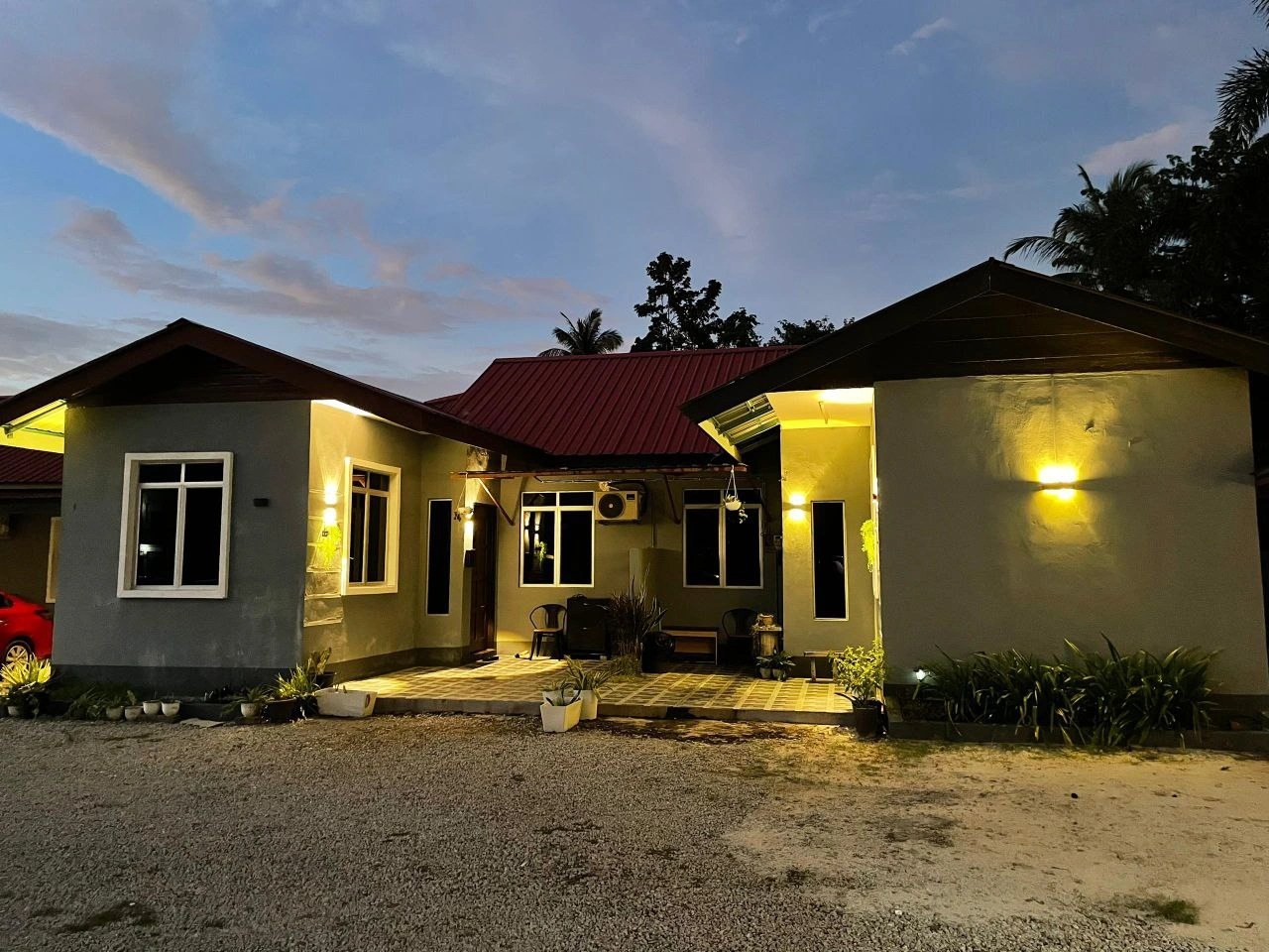 Kawasan Luar Laman Hanaz 7