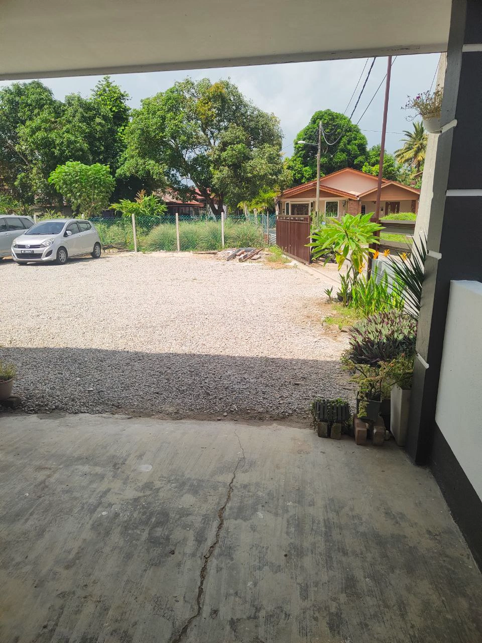 Kawasan Luar Laman Hanaz 8