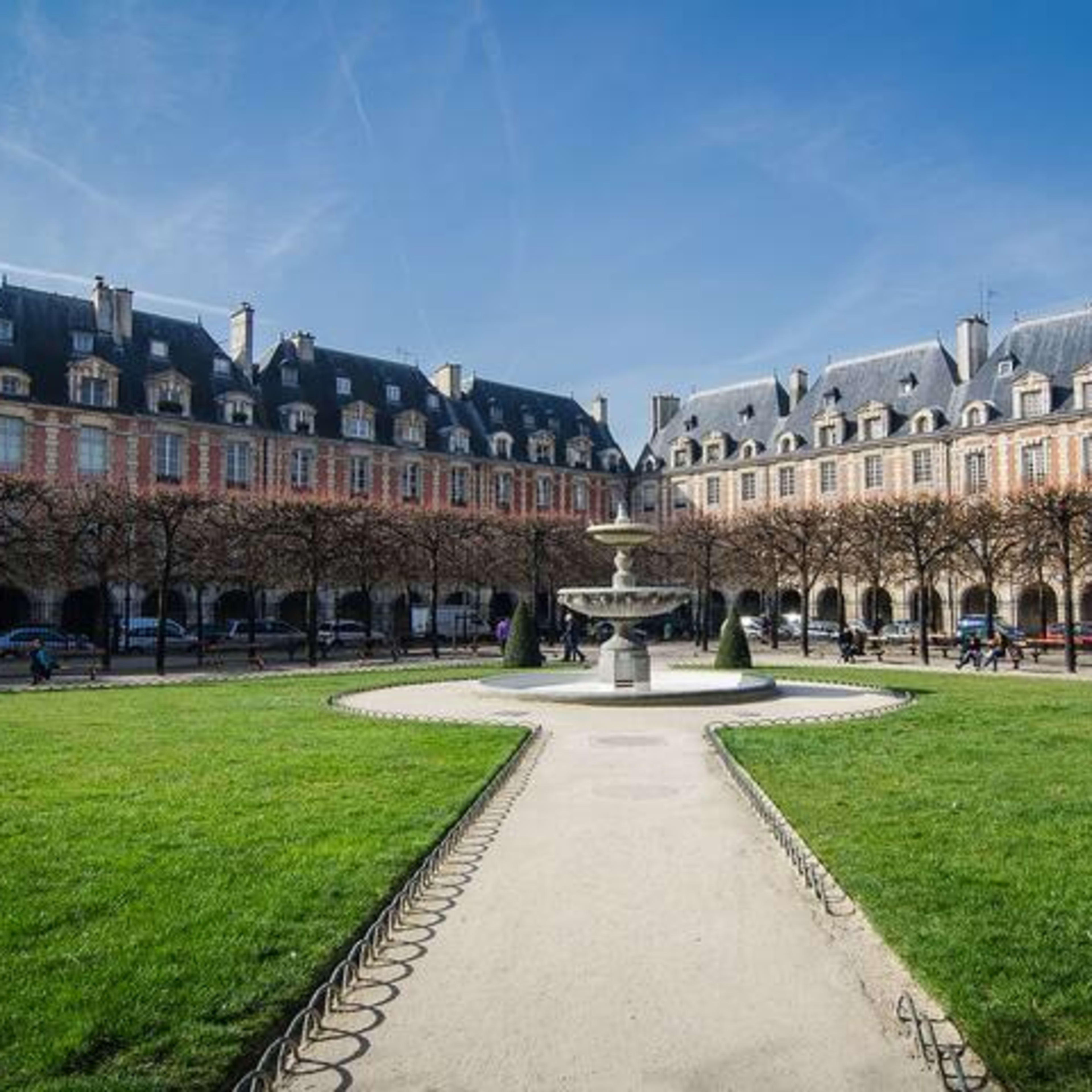 Place des Vosges Le Marais Paris.jpeg