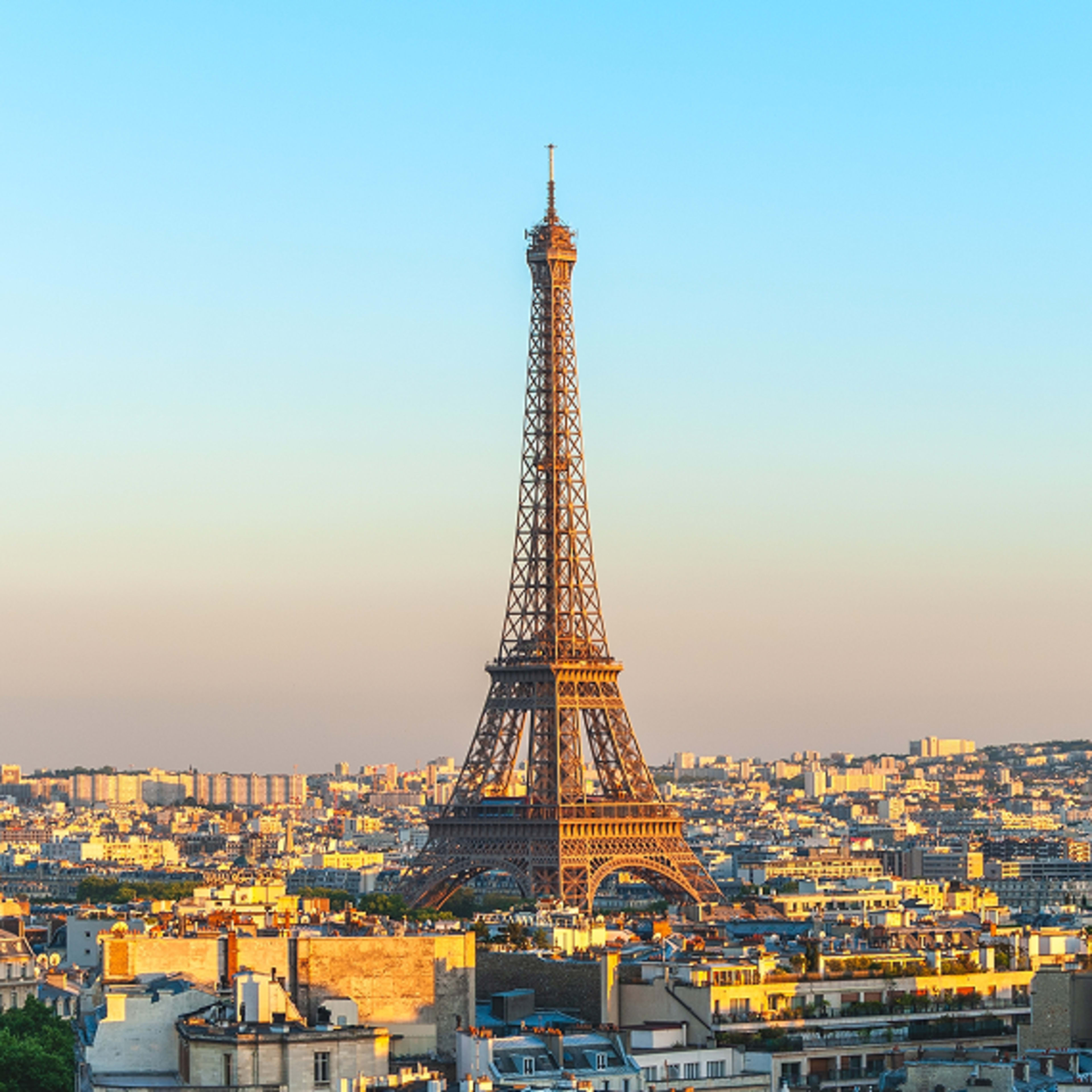 Acceso reservado a la Torre Eiffel: escaleras hasta la segunda planta