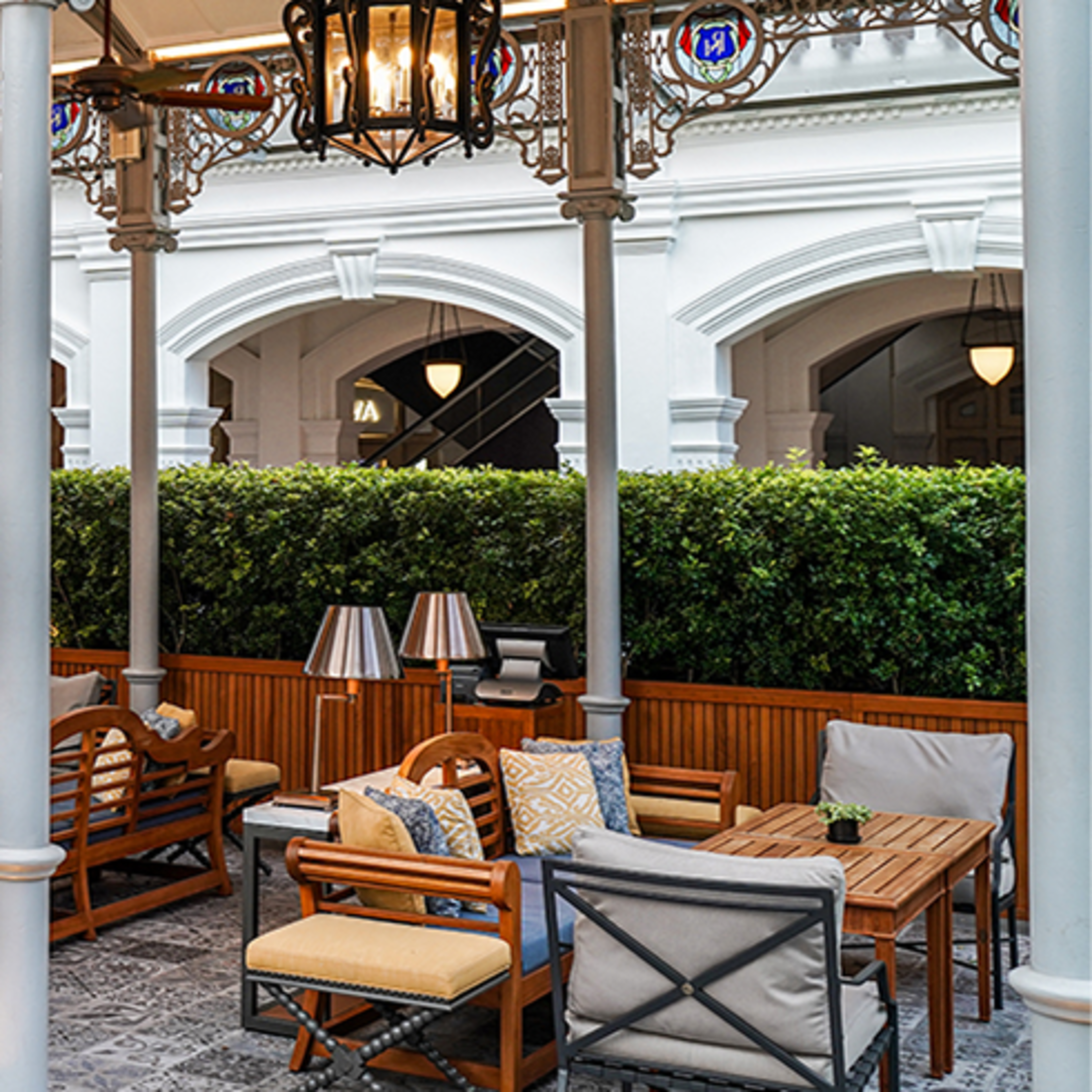 raffles-hotel-set-lunch-at-raffles-courtyard