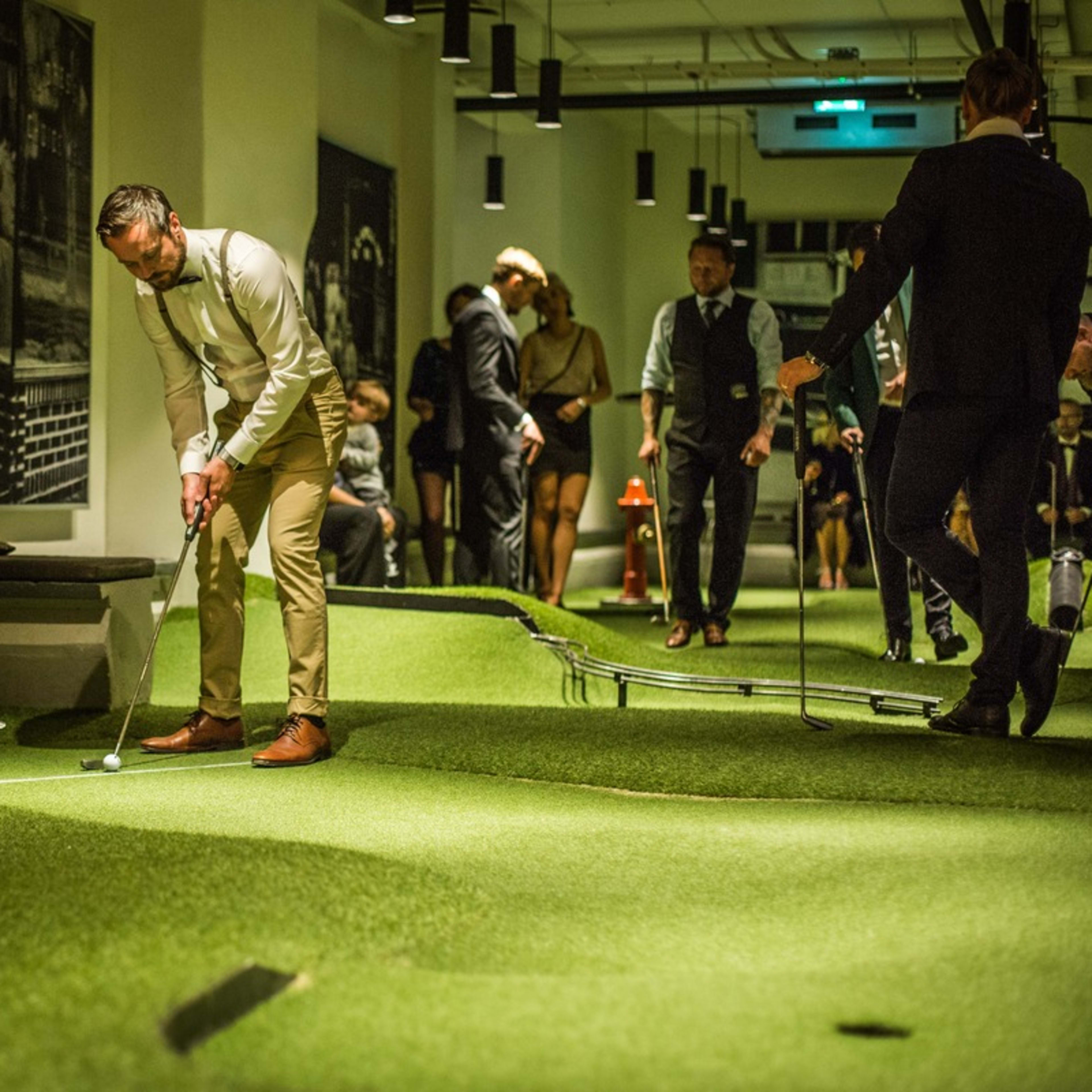 Swing: bar di minigolf