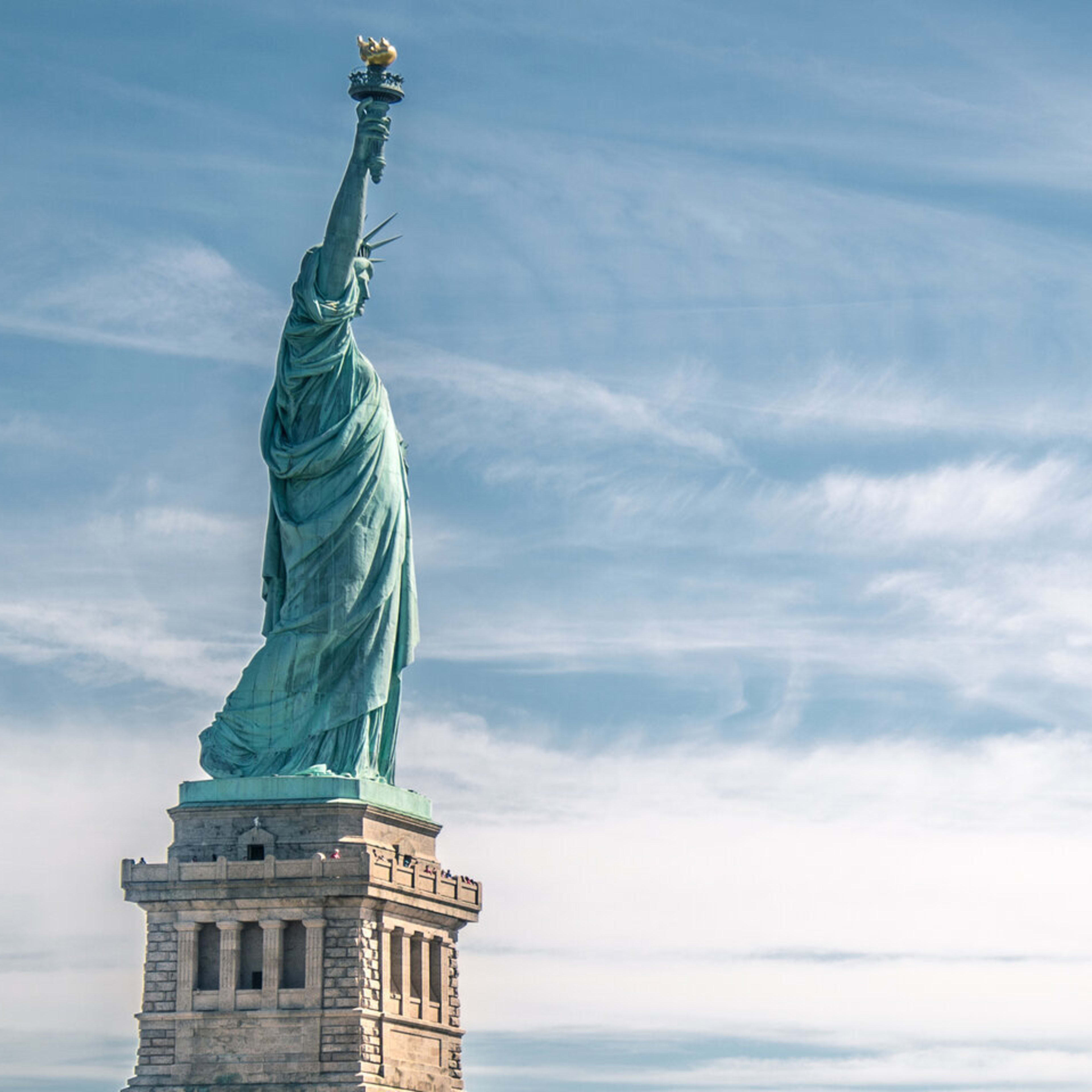 自由の女神とエリス島往復フェリーと移民博物館 | ニューヨーク・パス®