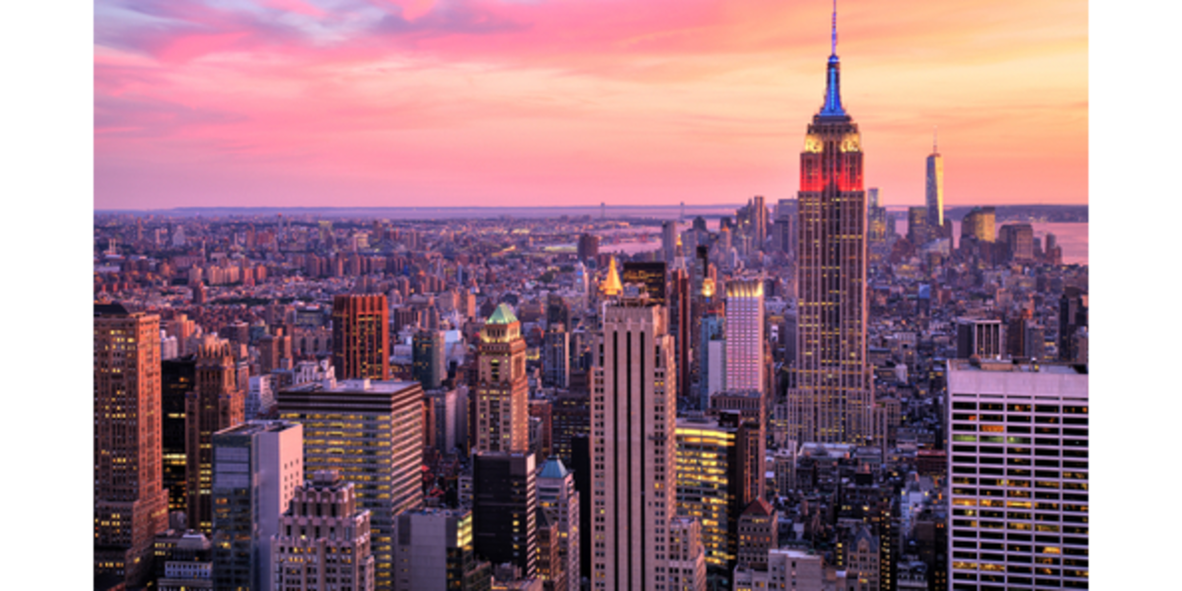 Skyline de Nueva York con el Empire State Building al atardecer. Planes en pareja en nueva York.