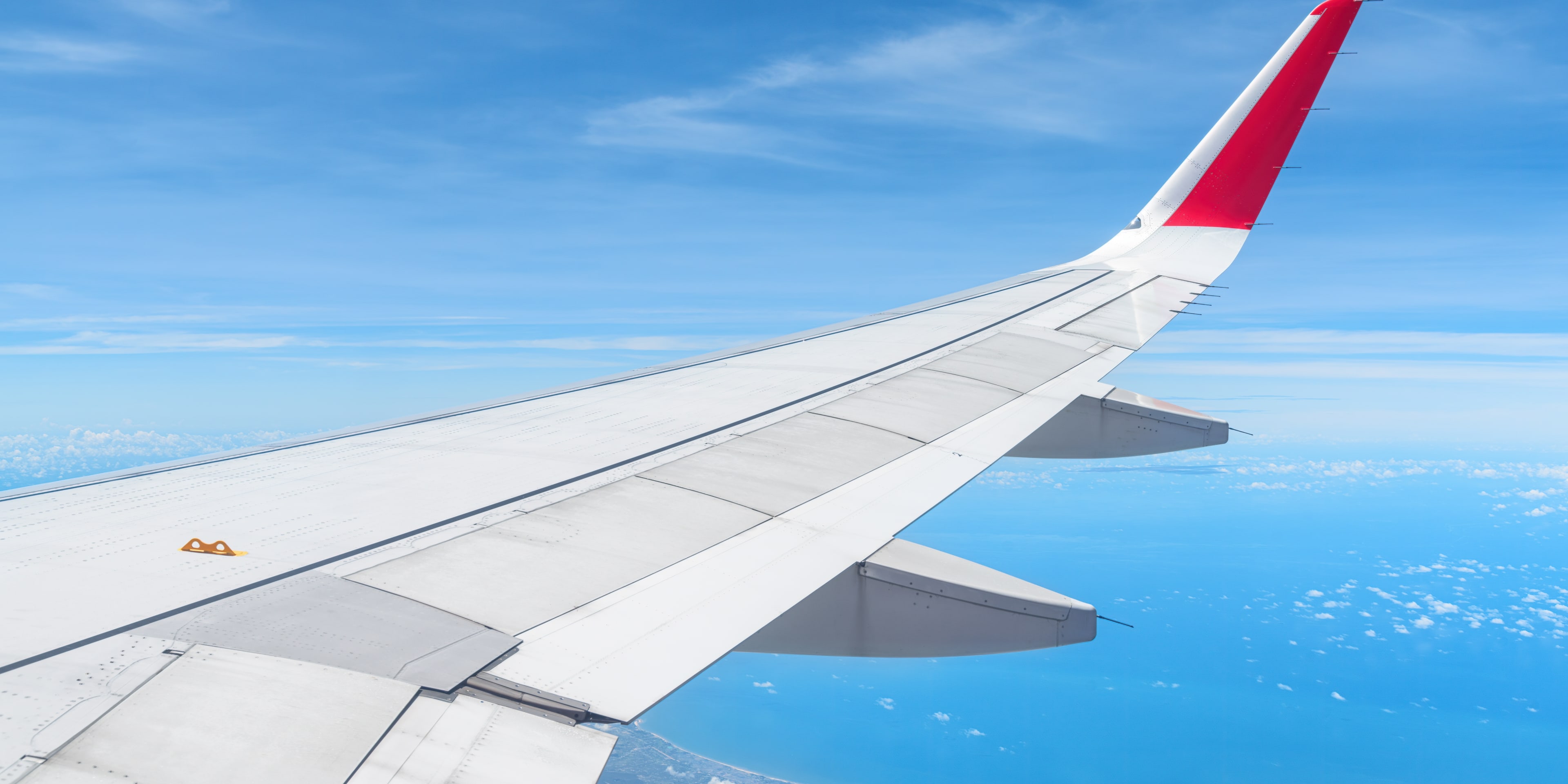 awesome-view-earth-under-airplane-wing