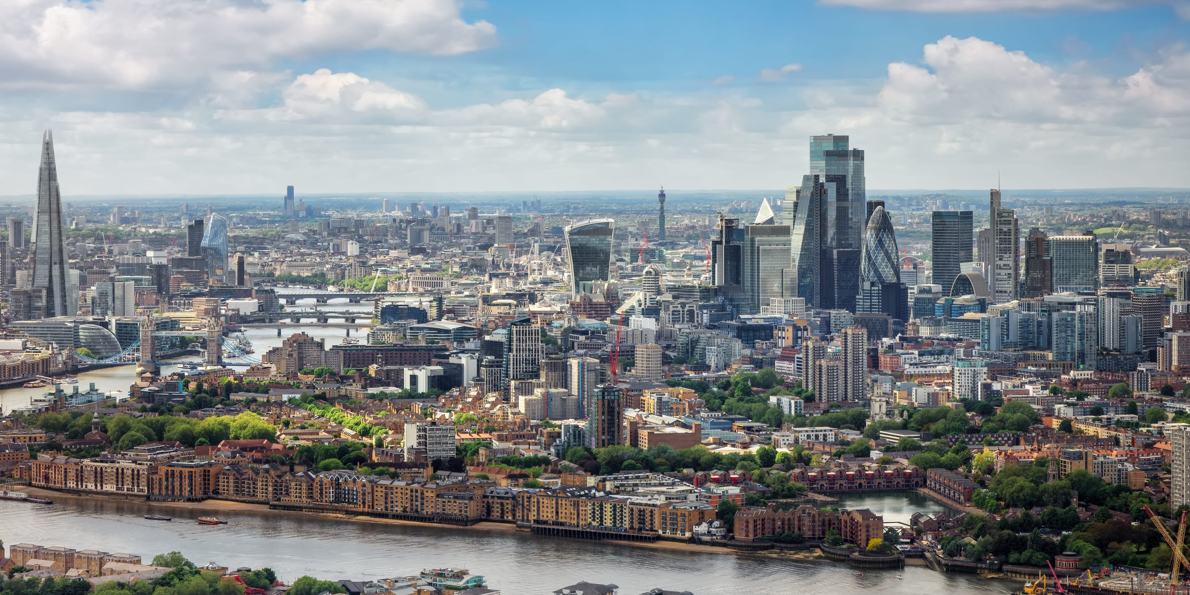elevated-panorama-london-skyline-along-river