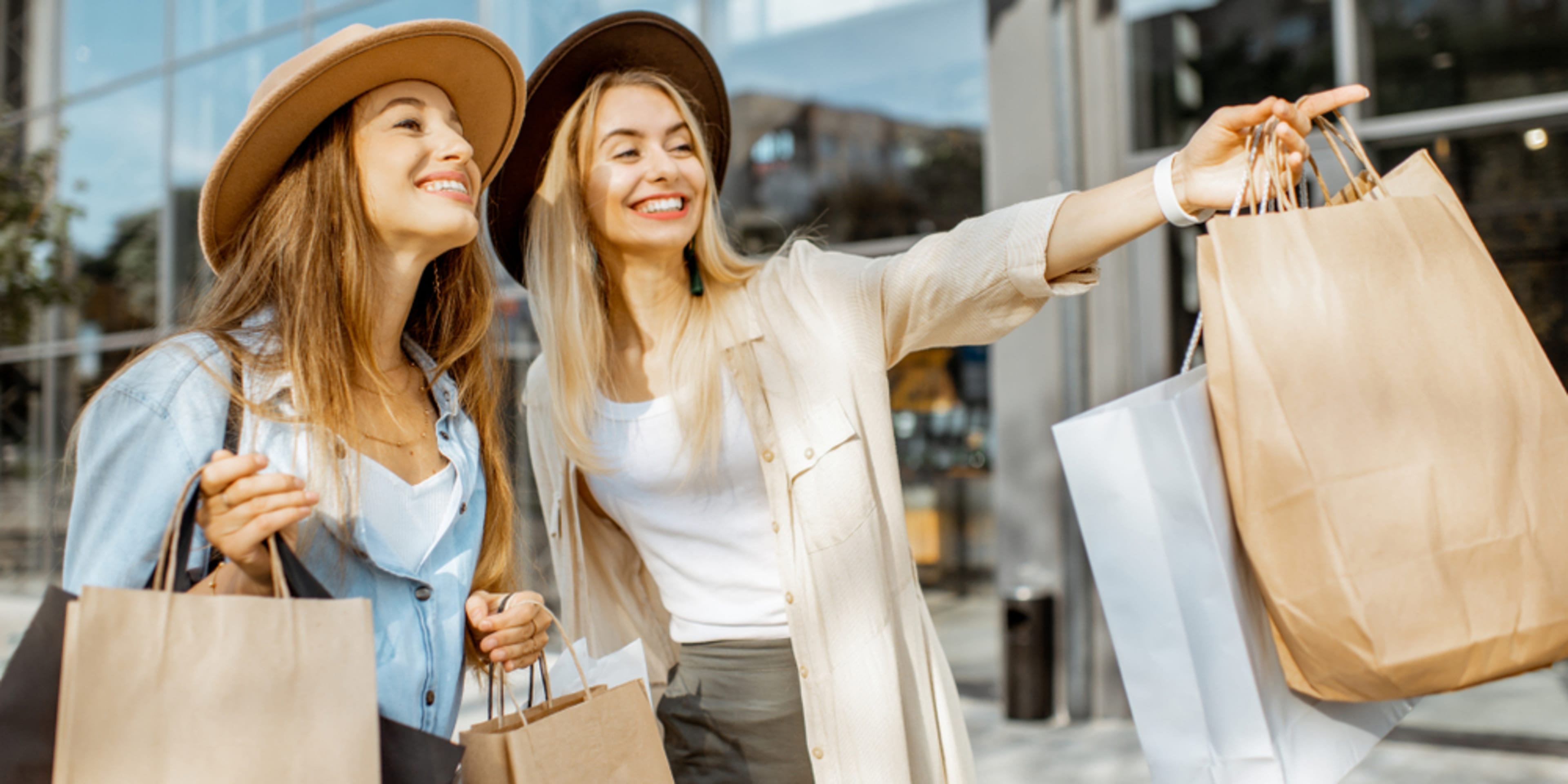 Women with shopping bags