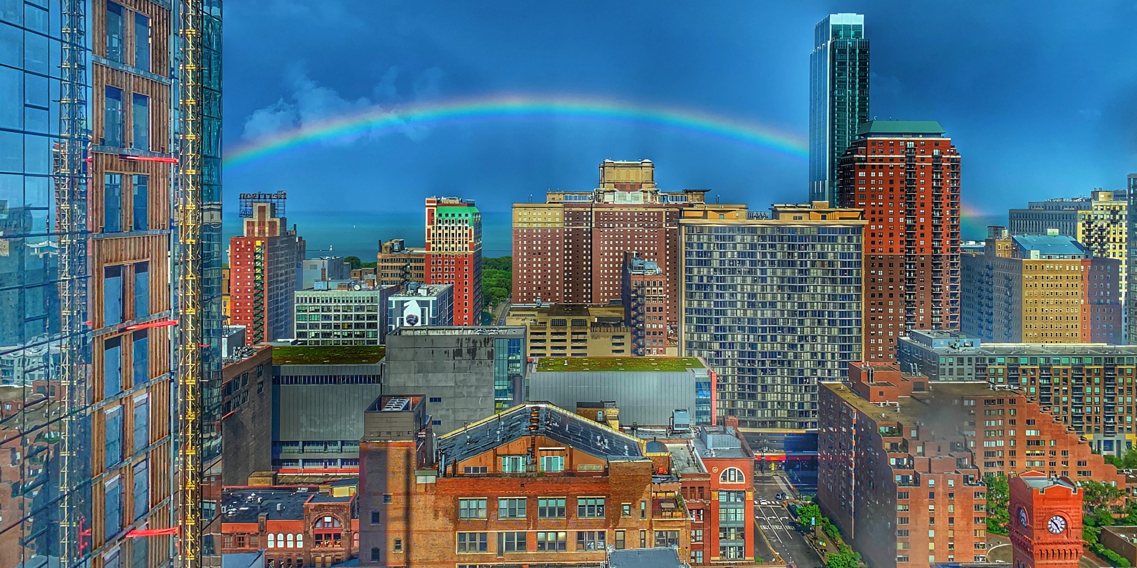 360 CHICAGO vs SkyDeck Chicago - Compare Major Differences