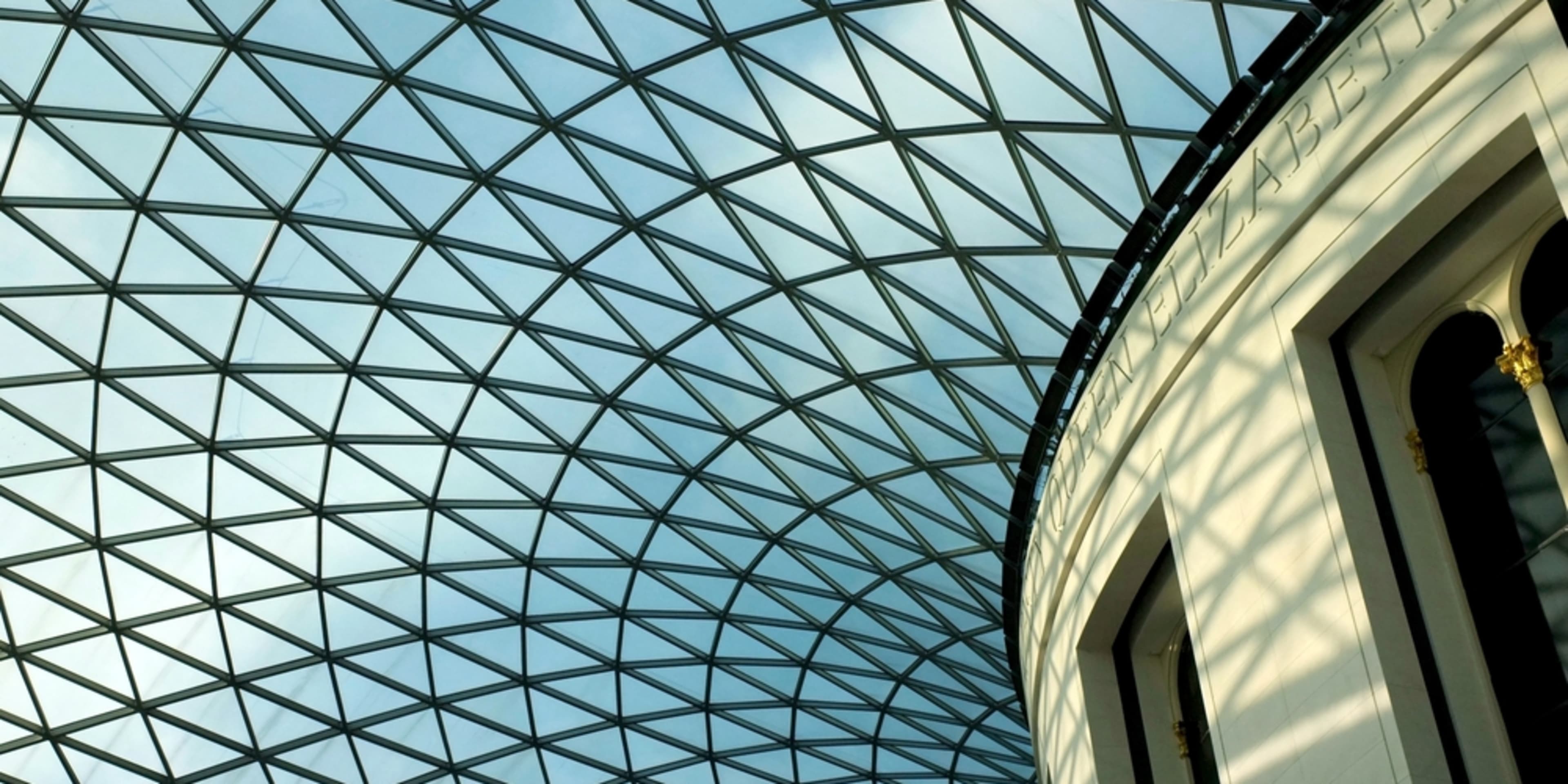 Cúpula acristalada del Museo Británico en Londres. Cosas que hacer en Londres cuando llueve.