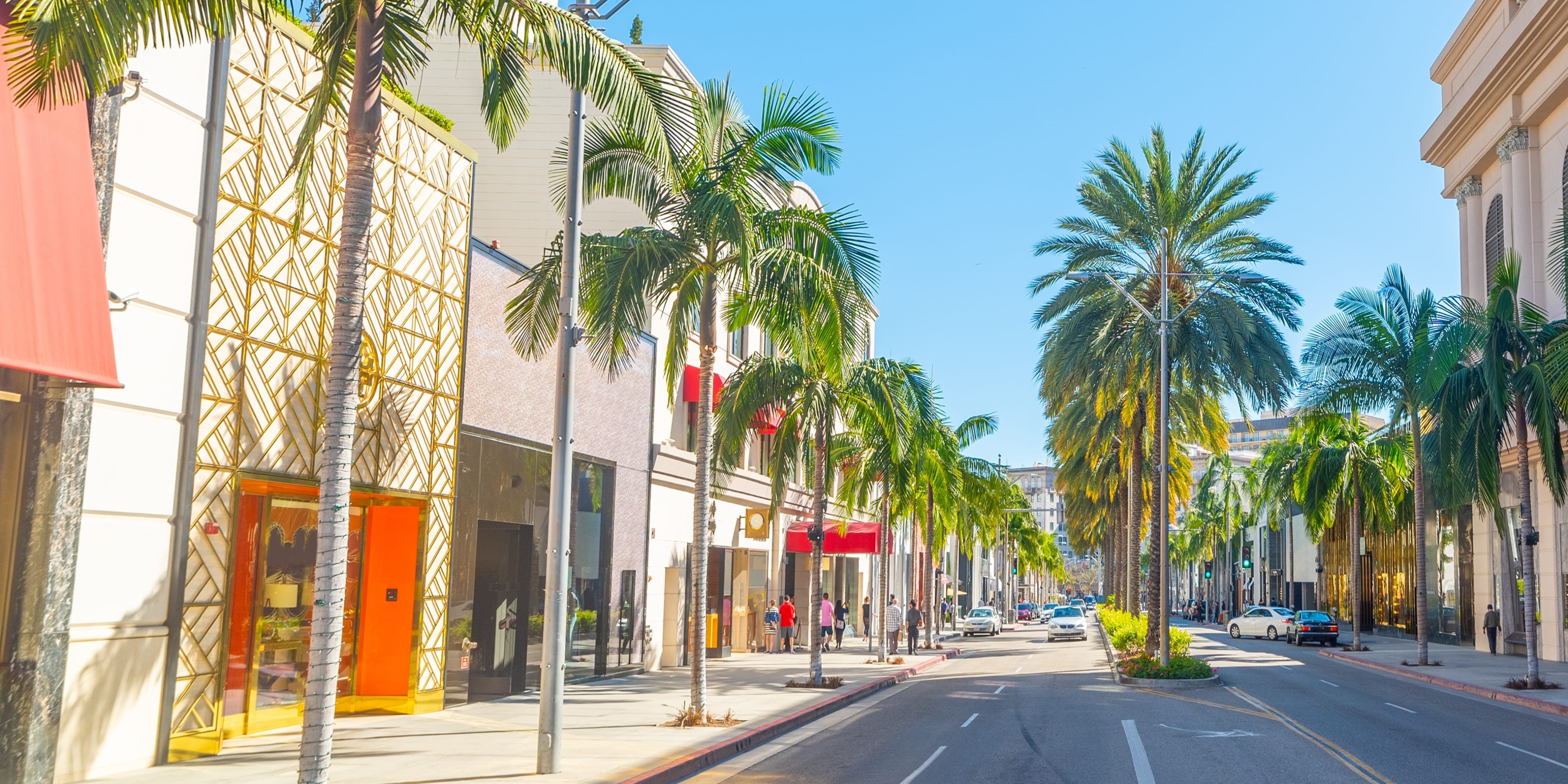 Vista de Rodeo Drive con palmeras, Los Ángeles.