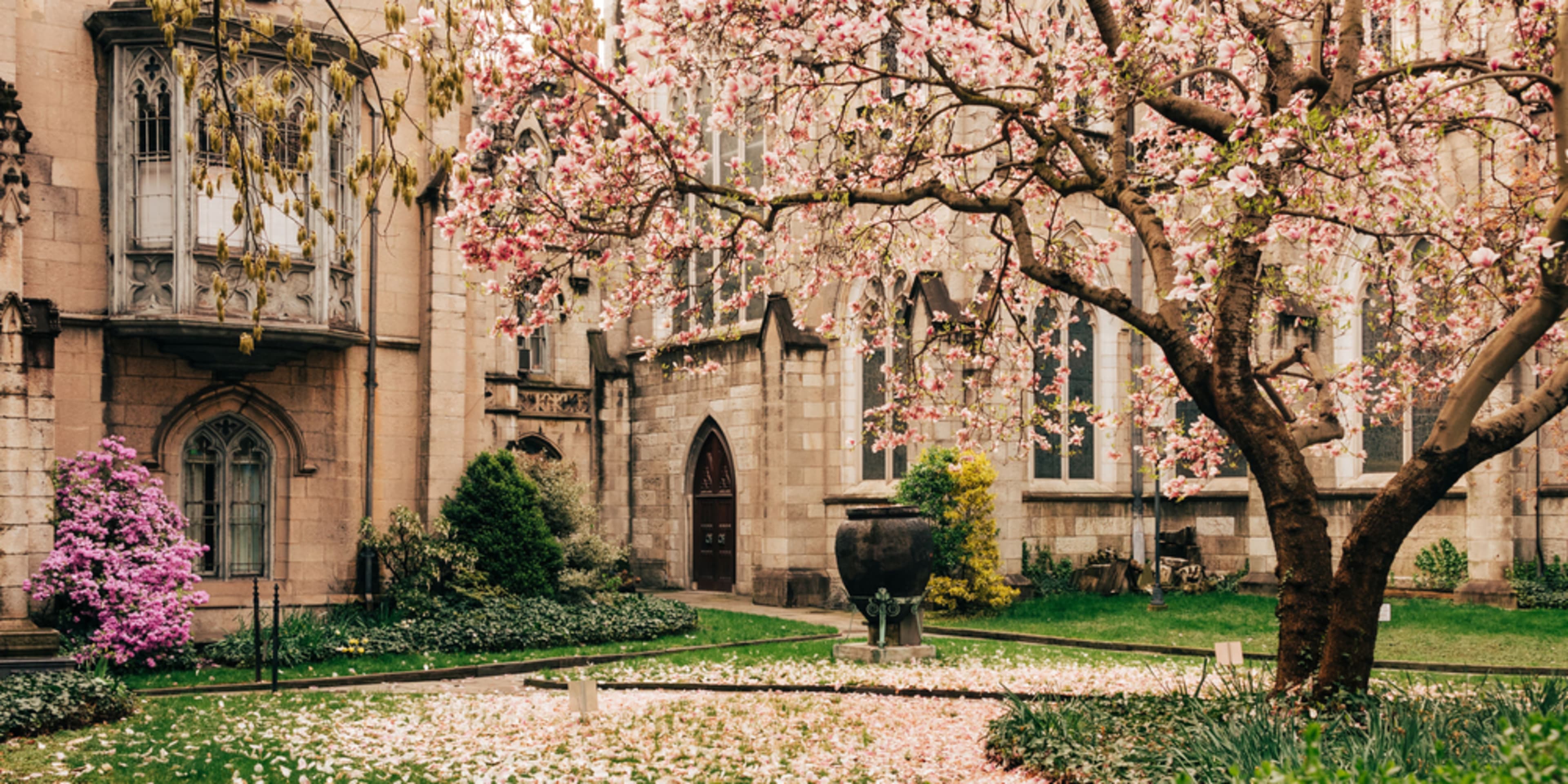 Jardín de Grace Church, Nueva York. Las mejores iglesias de Nueva York.