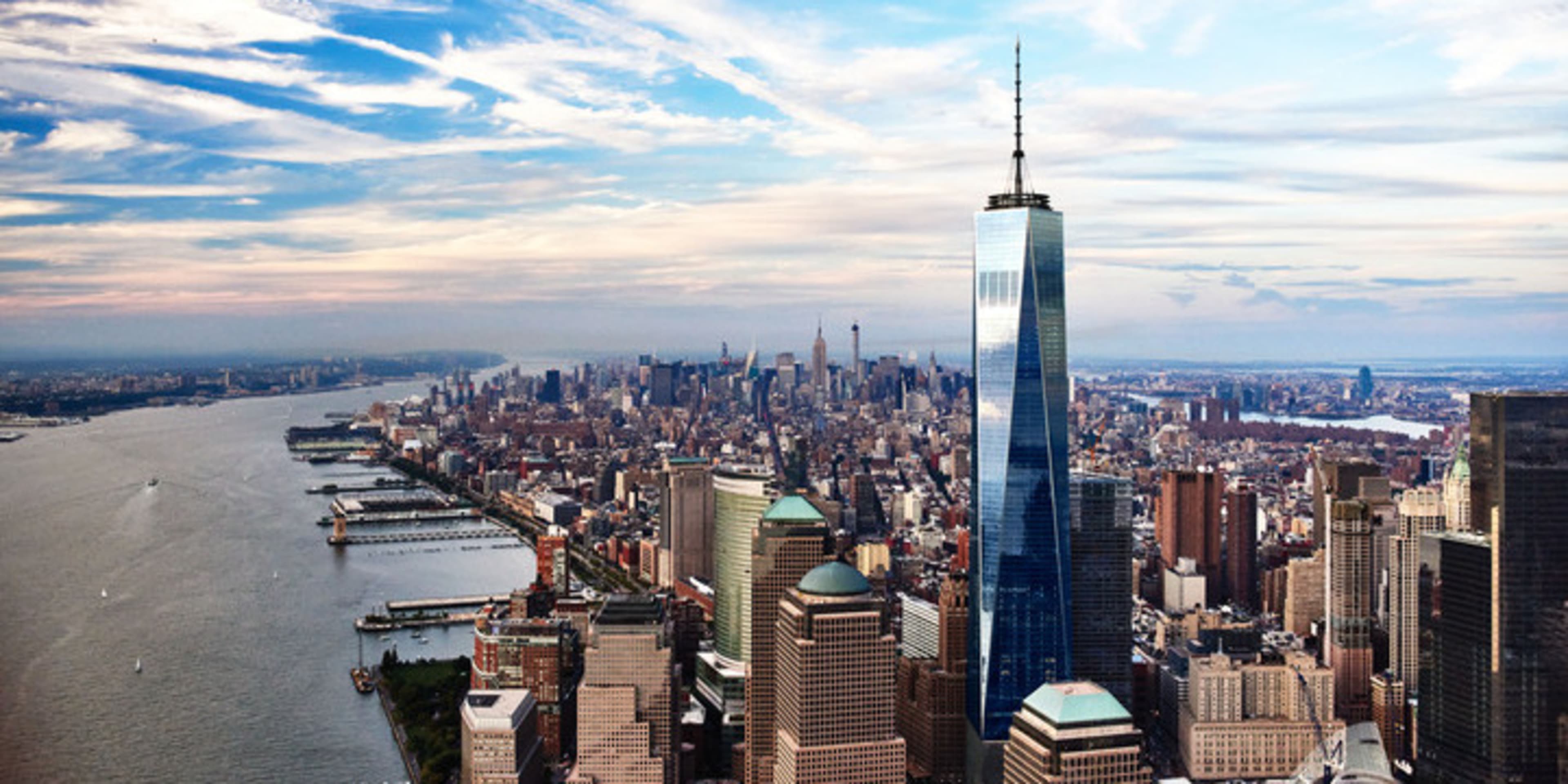 Manhattan skyline with the One World Trade Center in the foreground