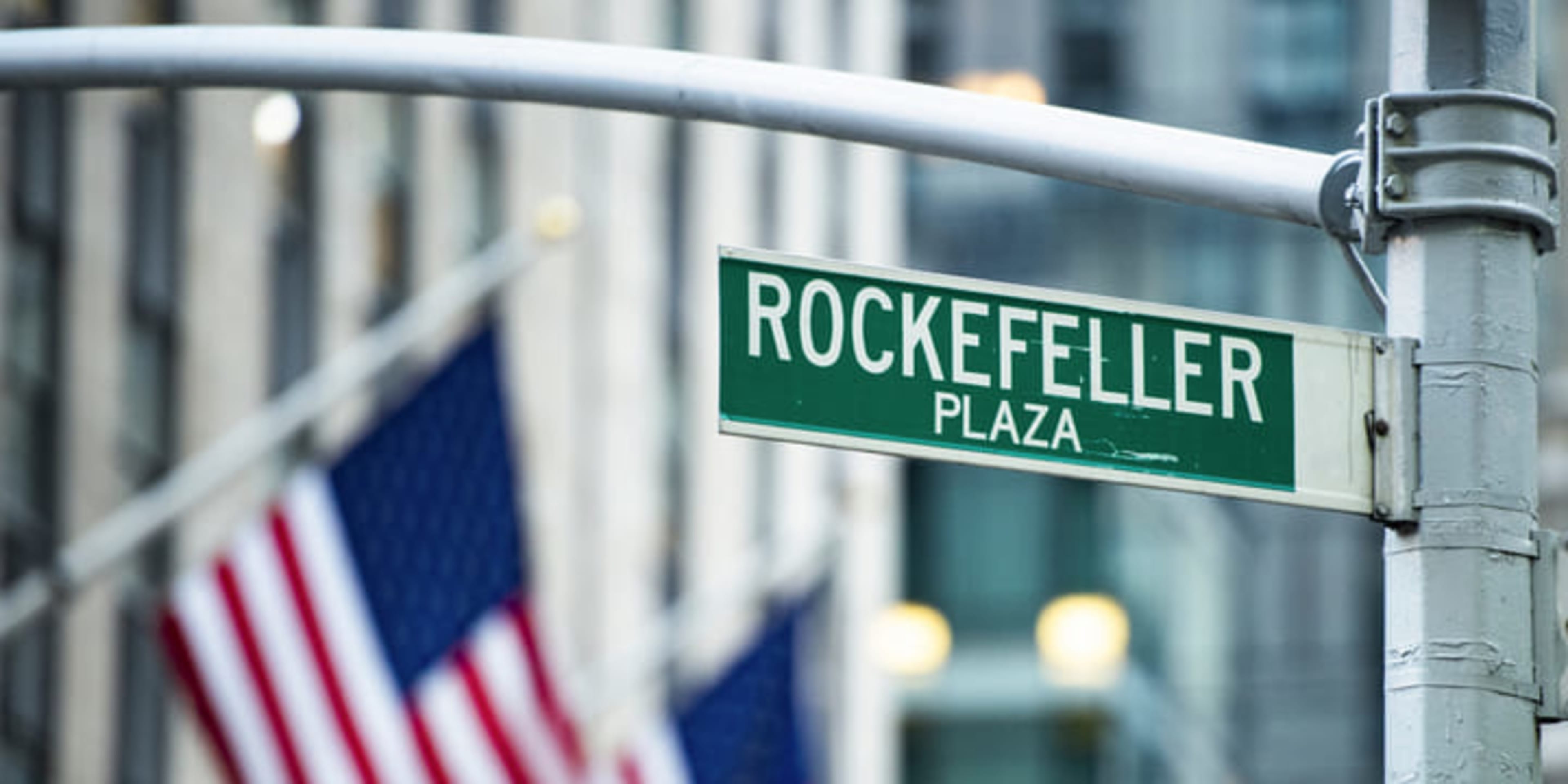Rockefeller Plaza Schild
