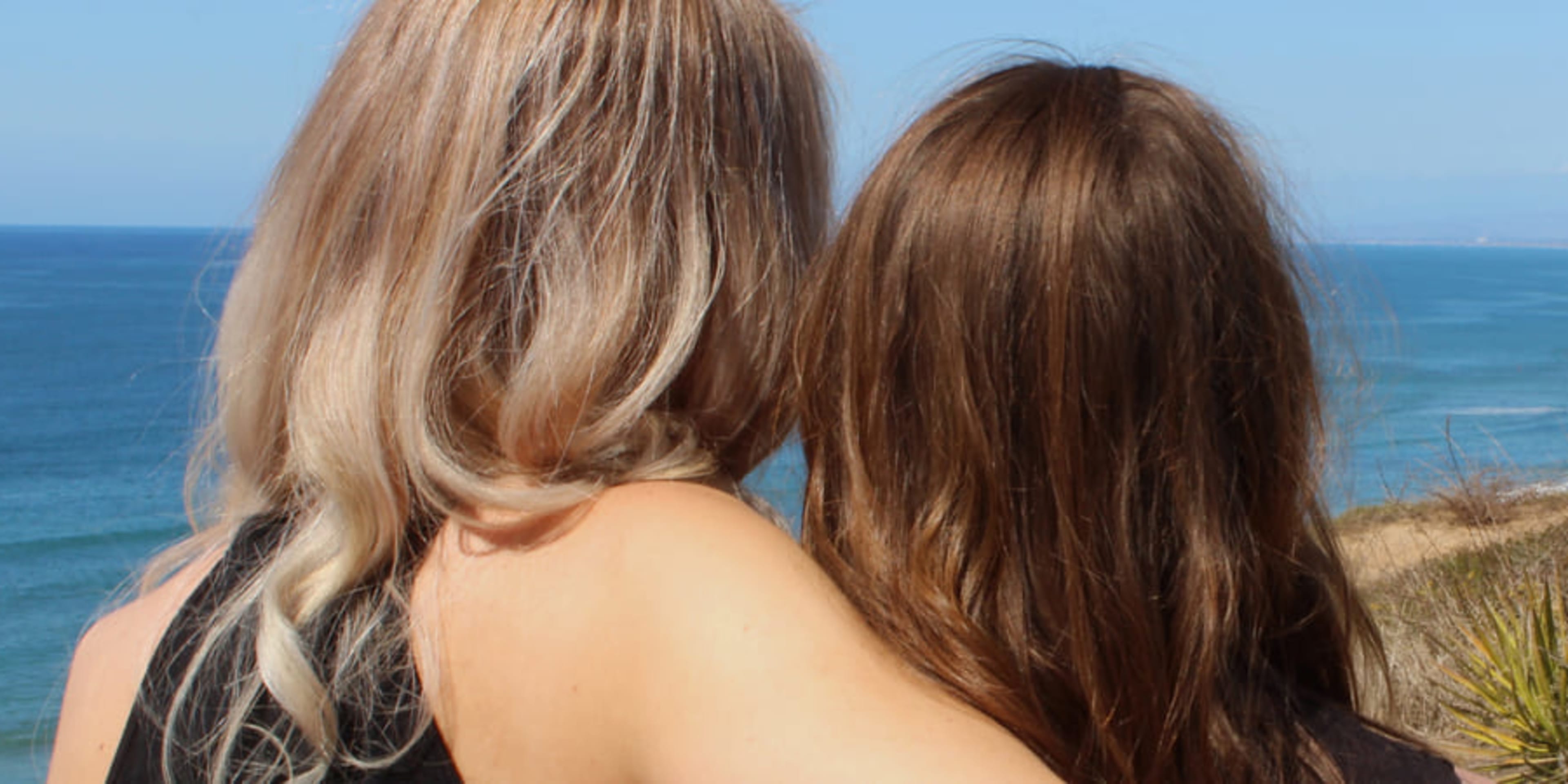 Paar am Strand während der San Diego Pride