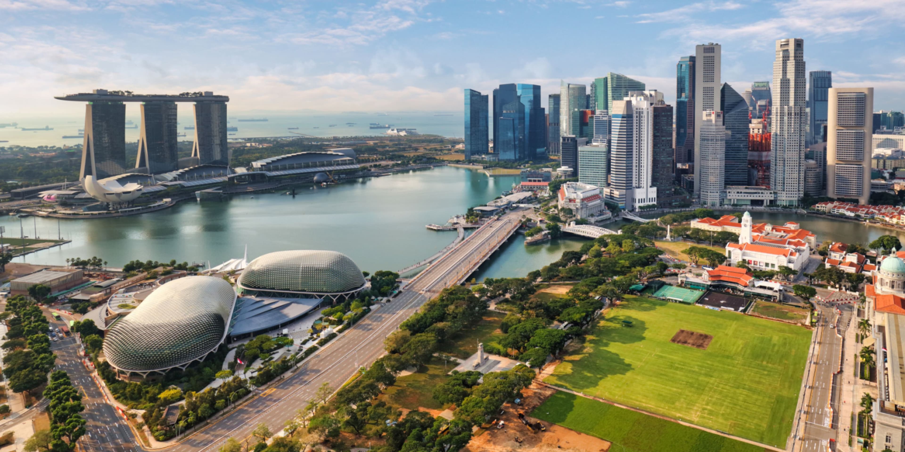 俯瞰新加坡濱海灣 (Marina Bay) 的美景