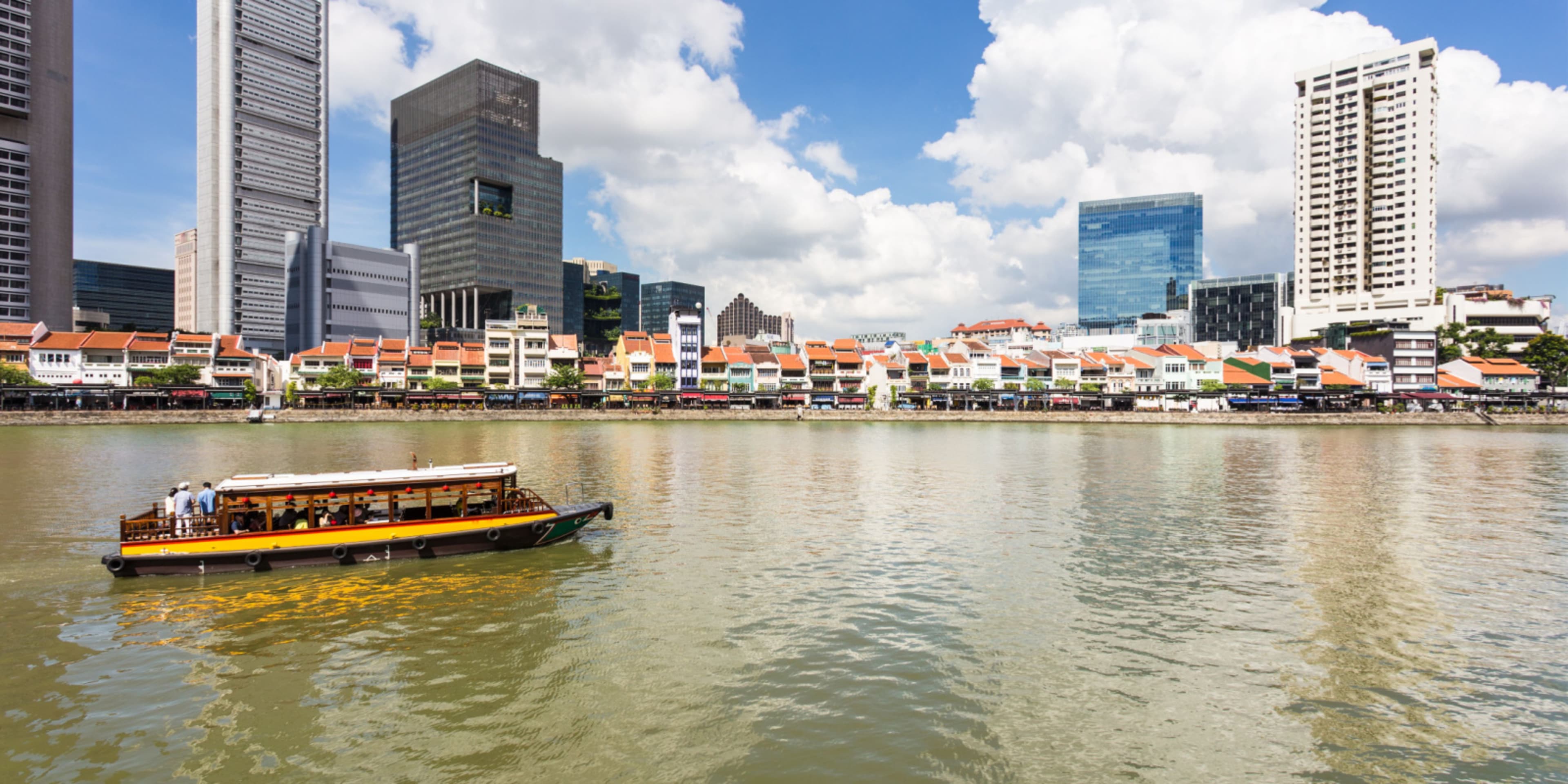 新加坡河上靠近克拉碼頭 (Clarke Quay) 的傳統船隻