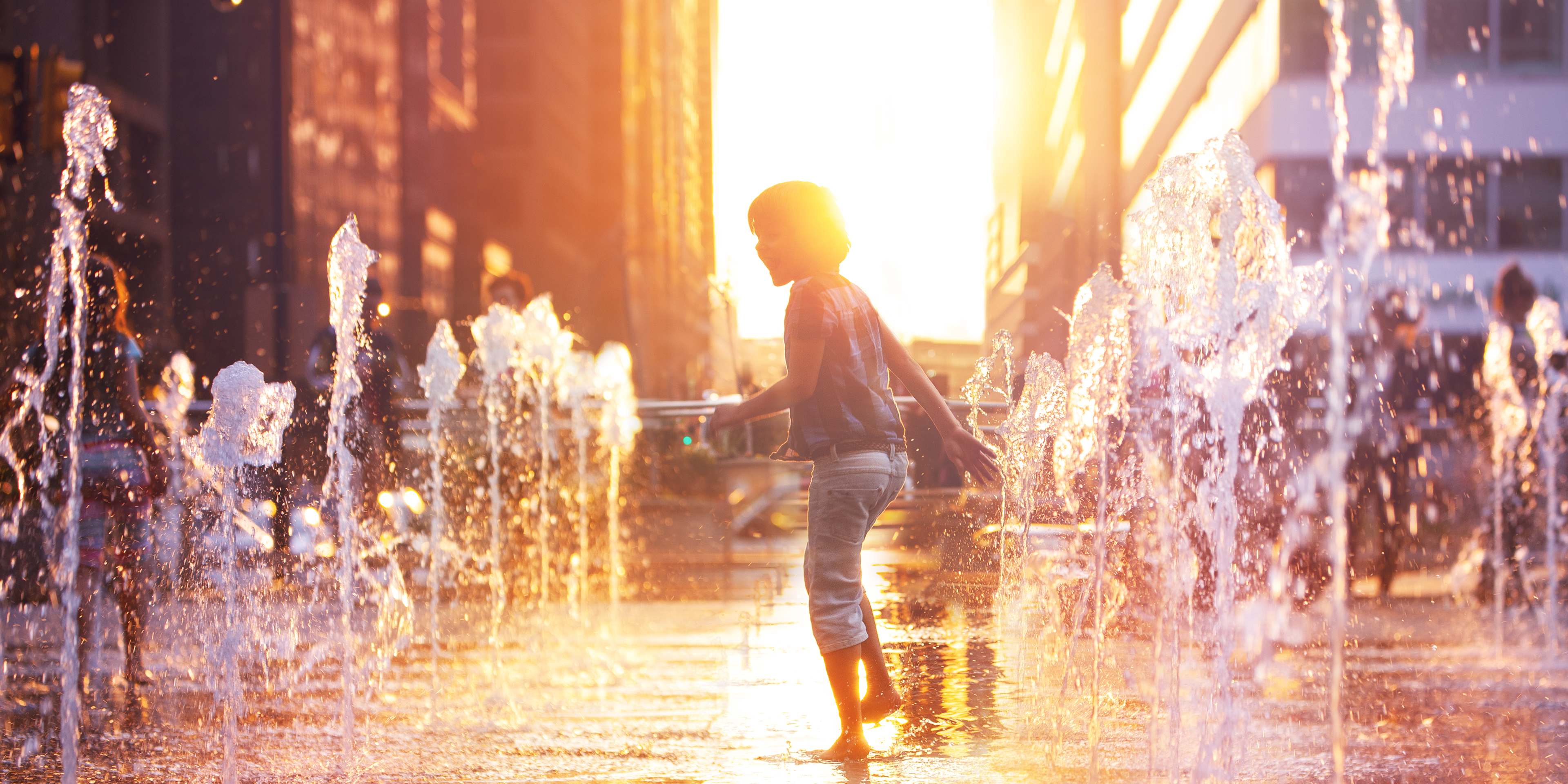 child running through fountains in philadelphia