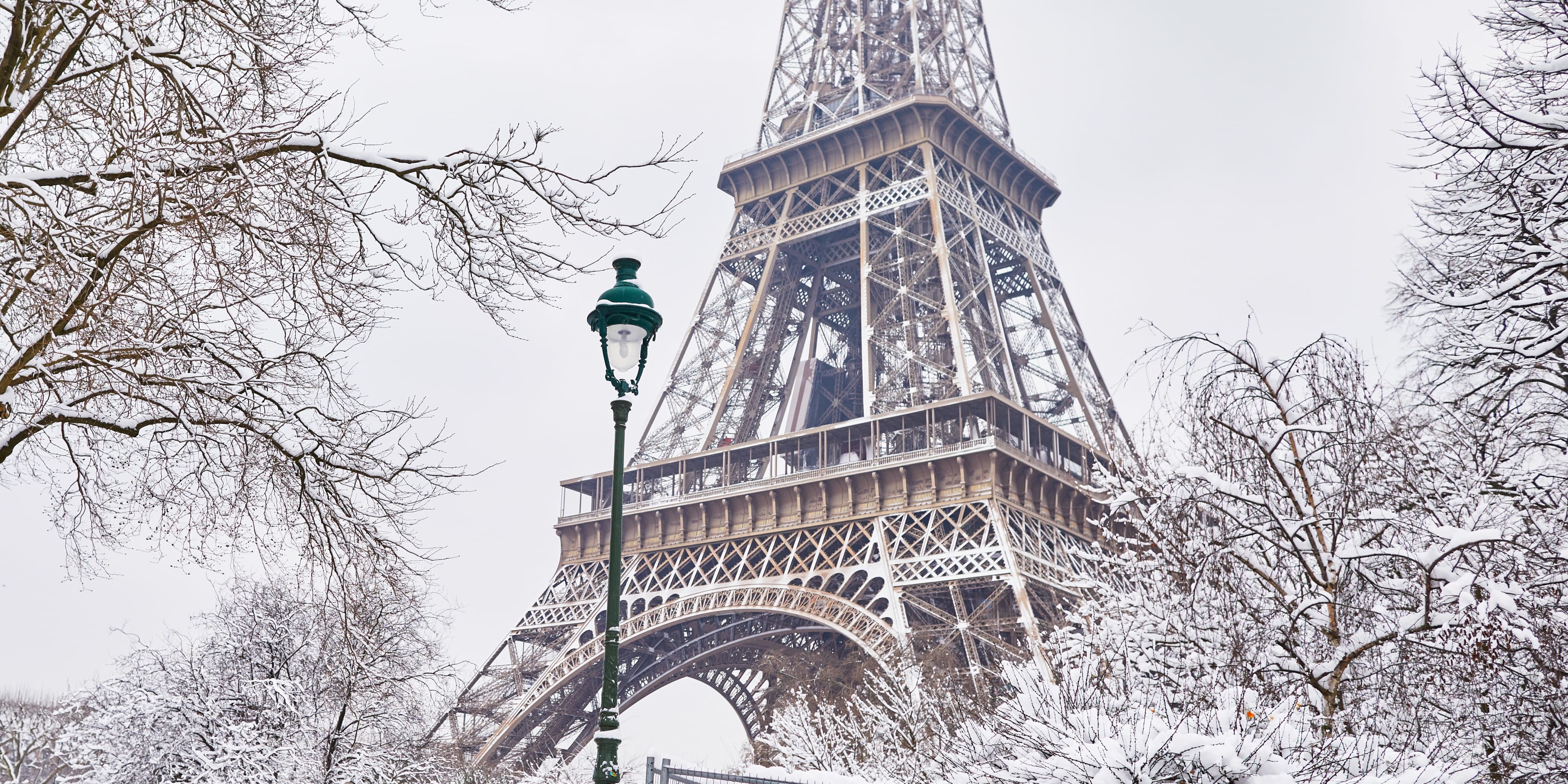 Snow on Eiffel Tower 
