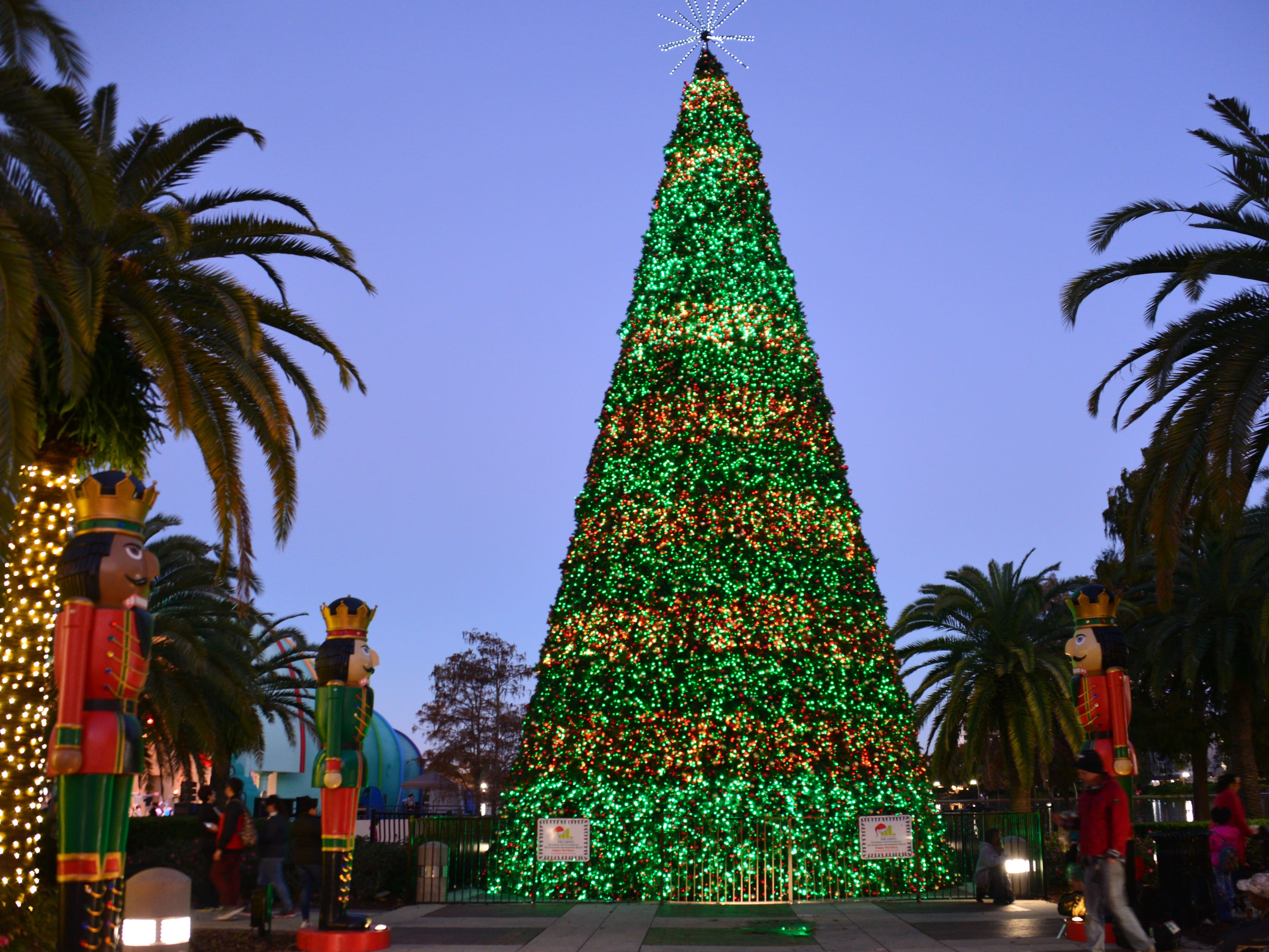 christmas display in eola park, orlando