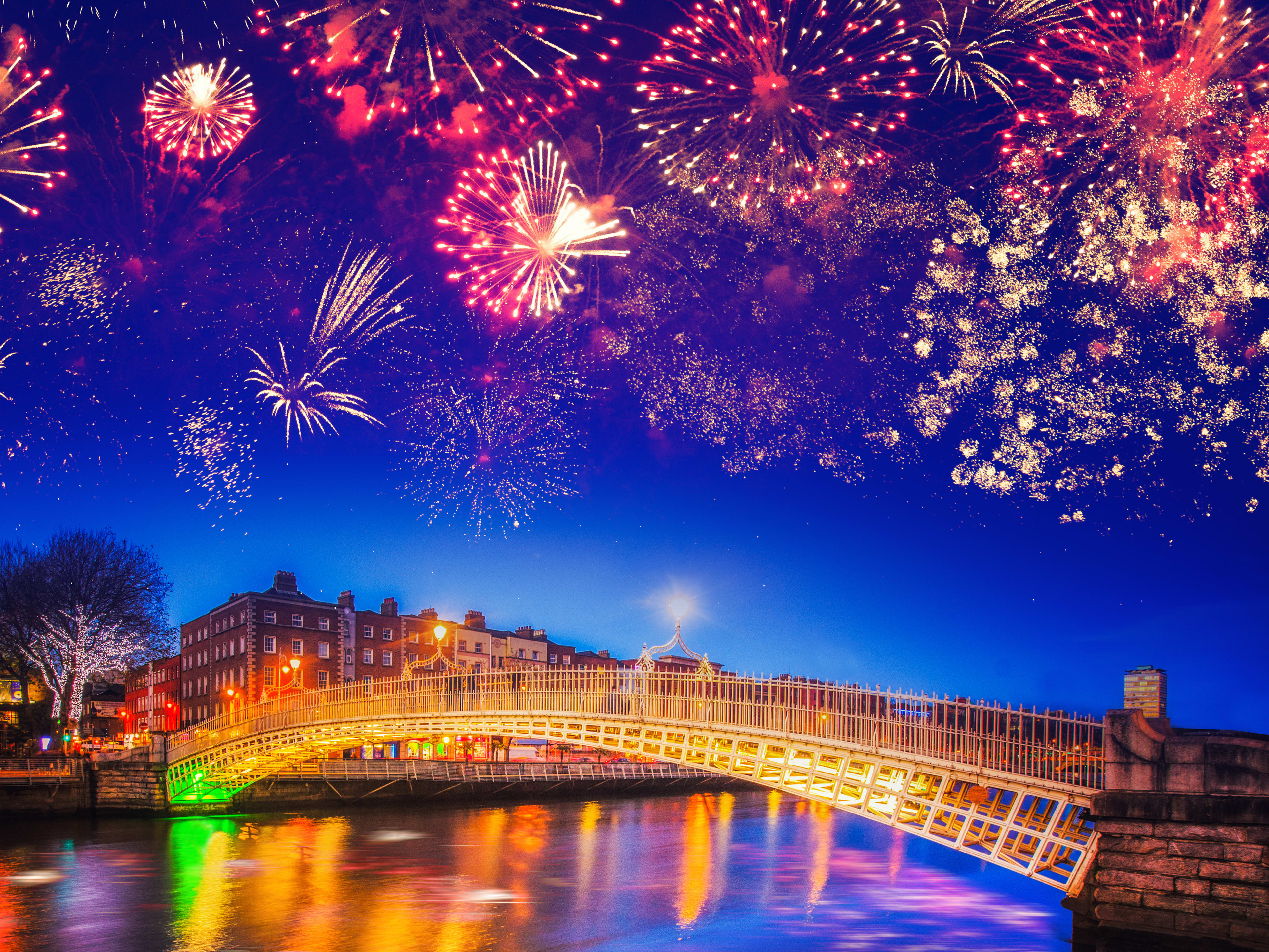 Dublin (Irlande) avec des feux d'artifice lors de la célébration du Nouvel An