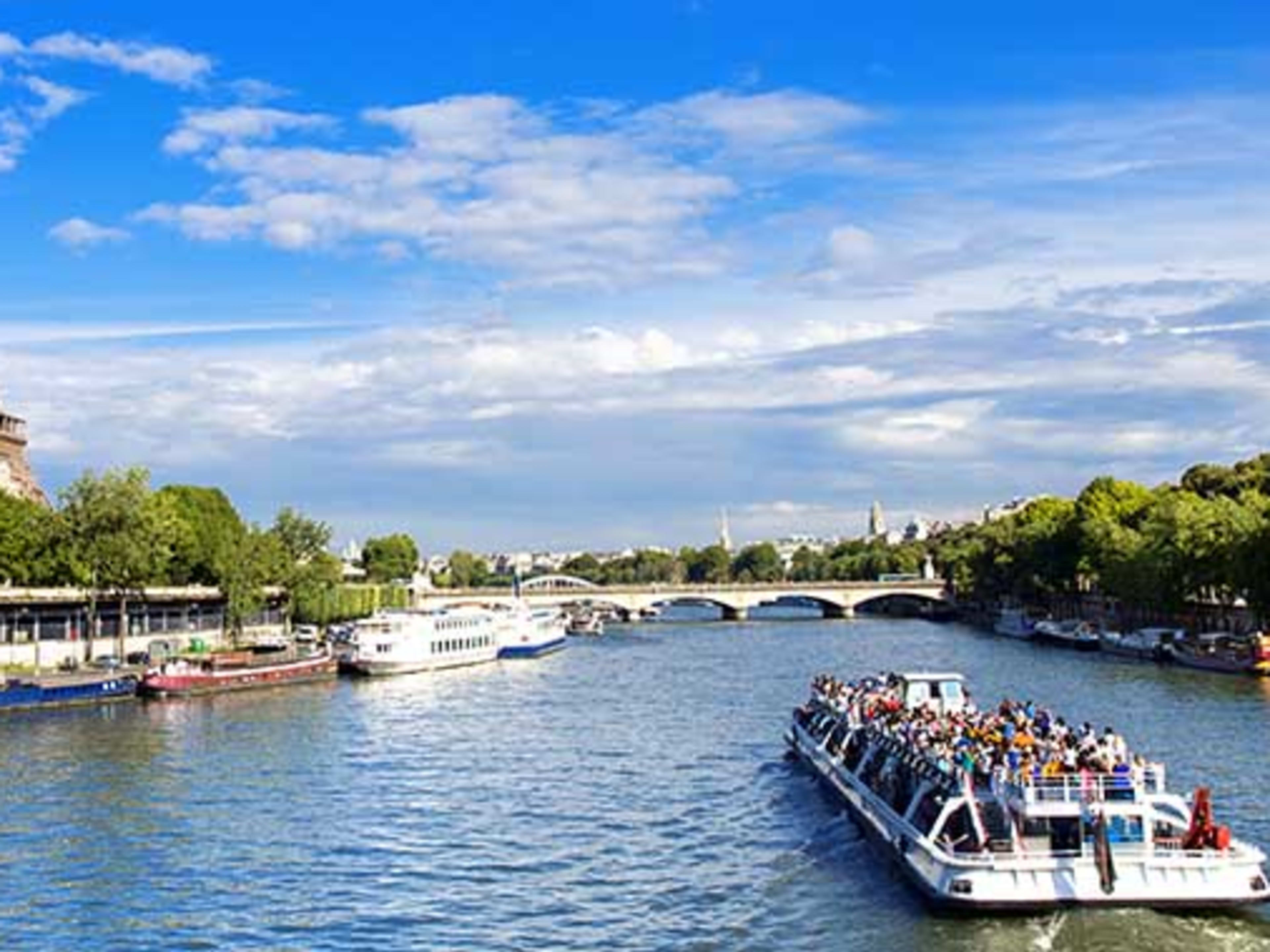 Paris cruise