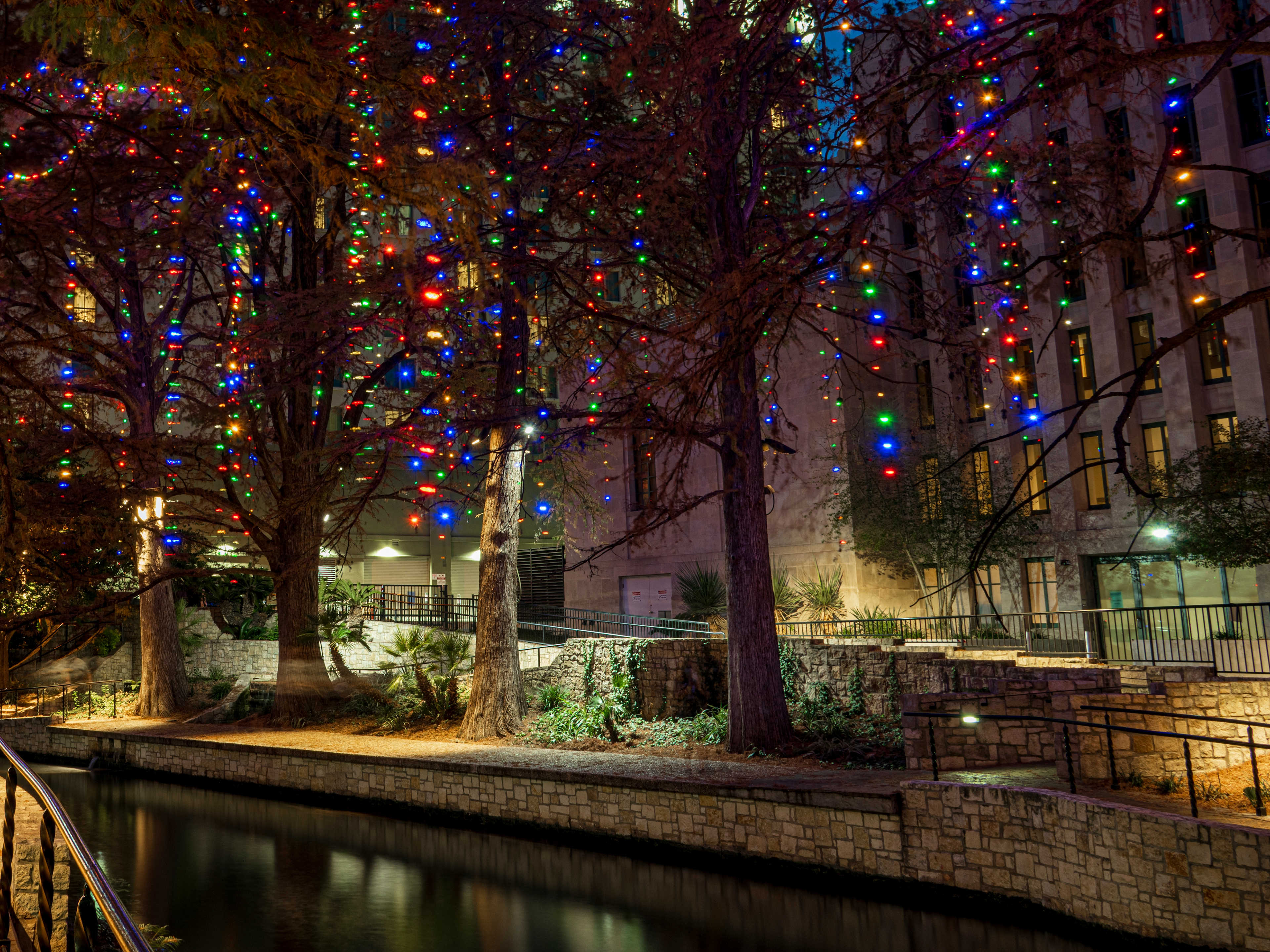 night time scene of the san antonio walk