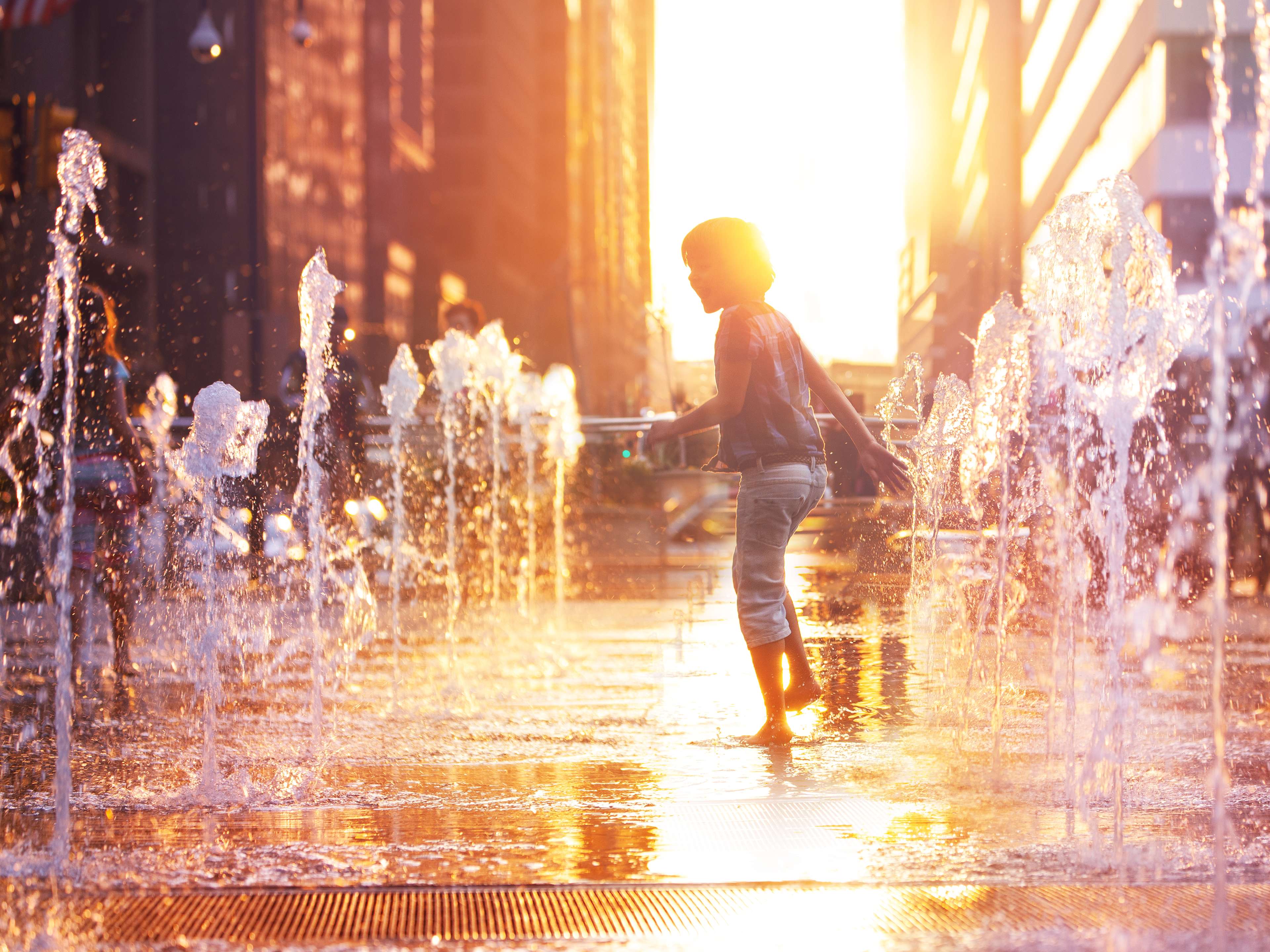 child running through fountains in philadelphia