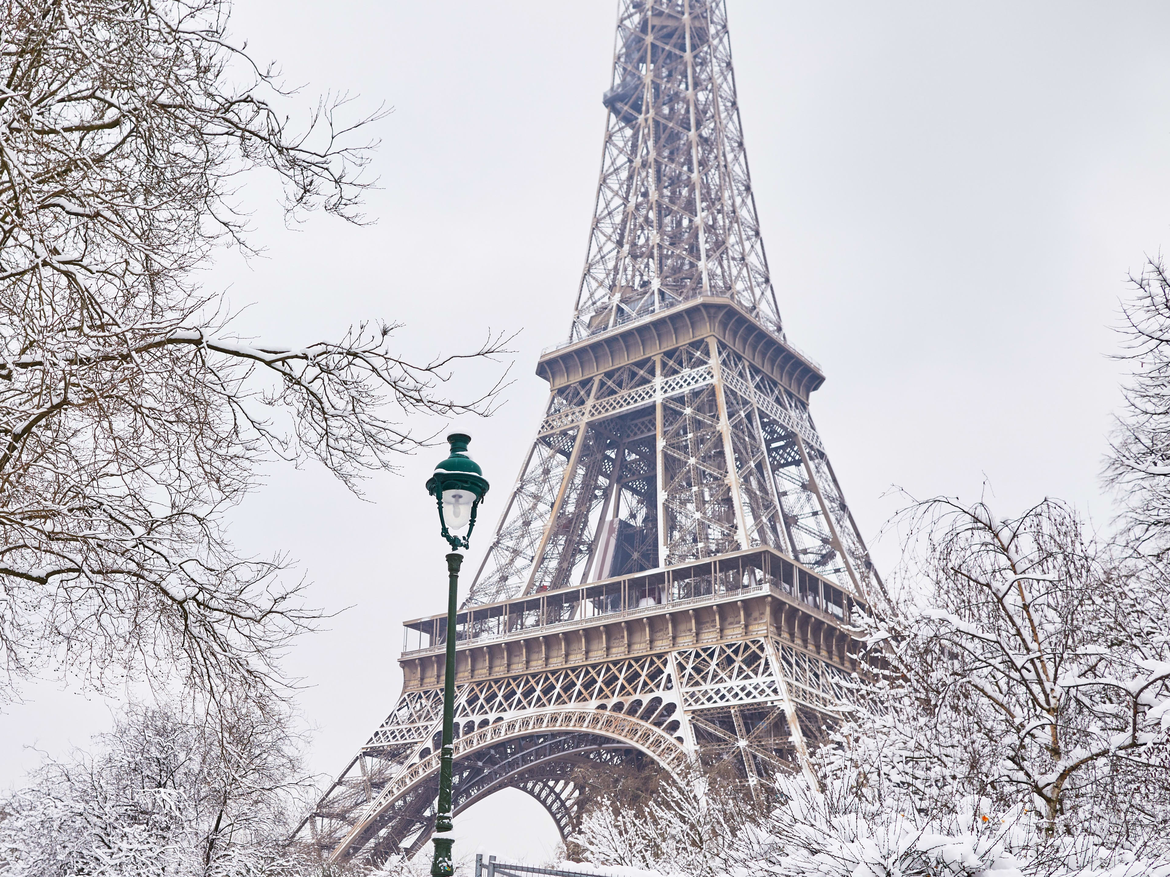 Snow on Eiffel Tower 