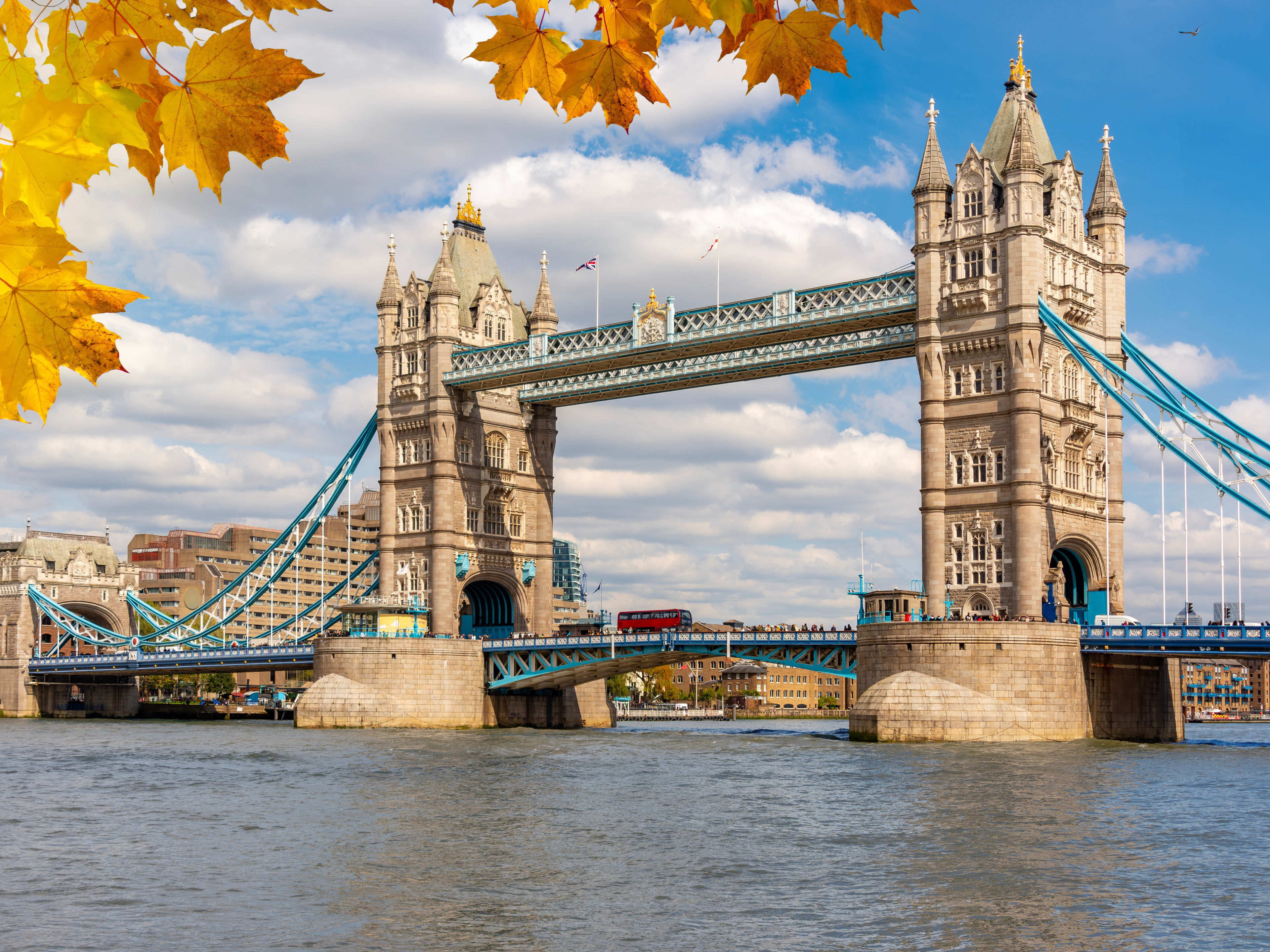 tower-bridge-over-thames-river-autumn
