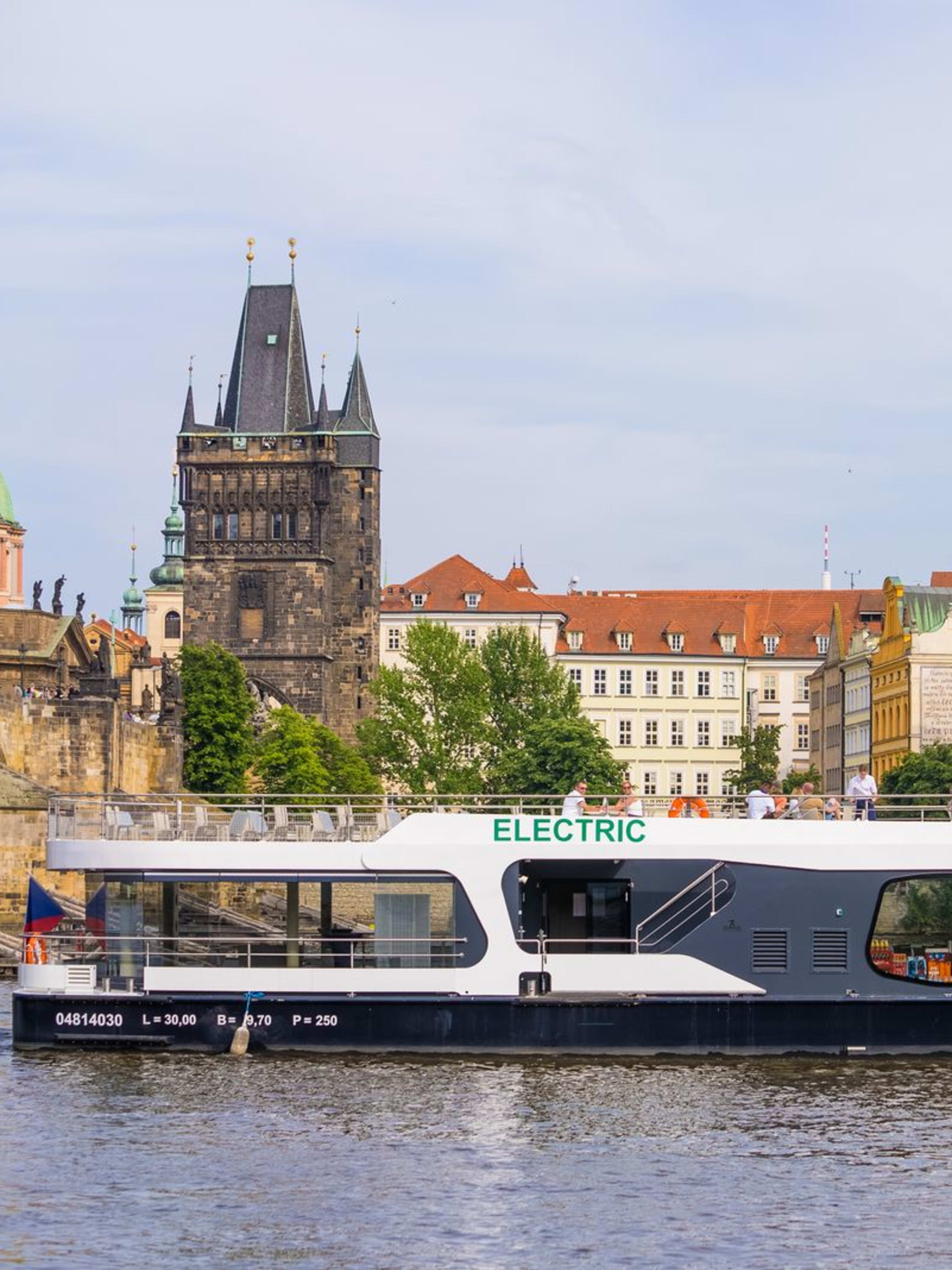 One-hour river cruise 