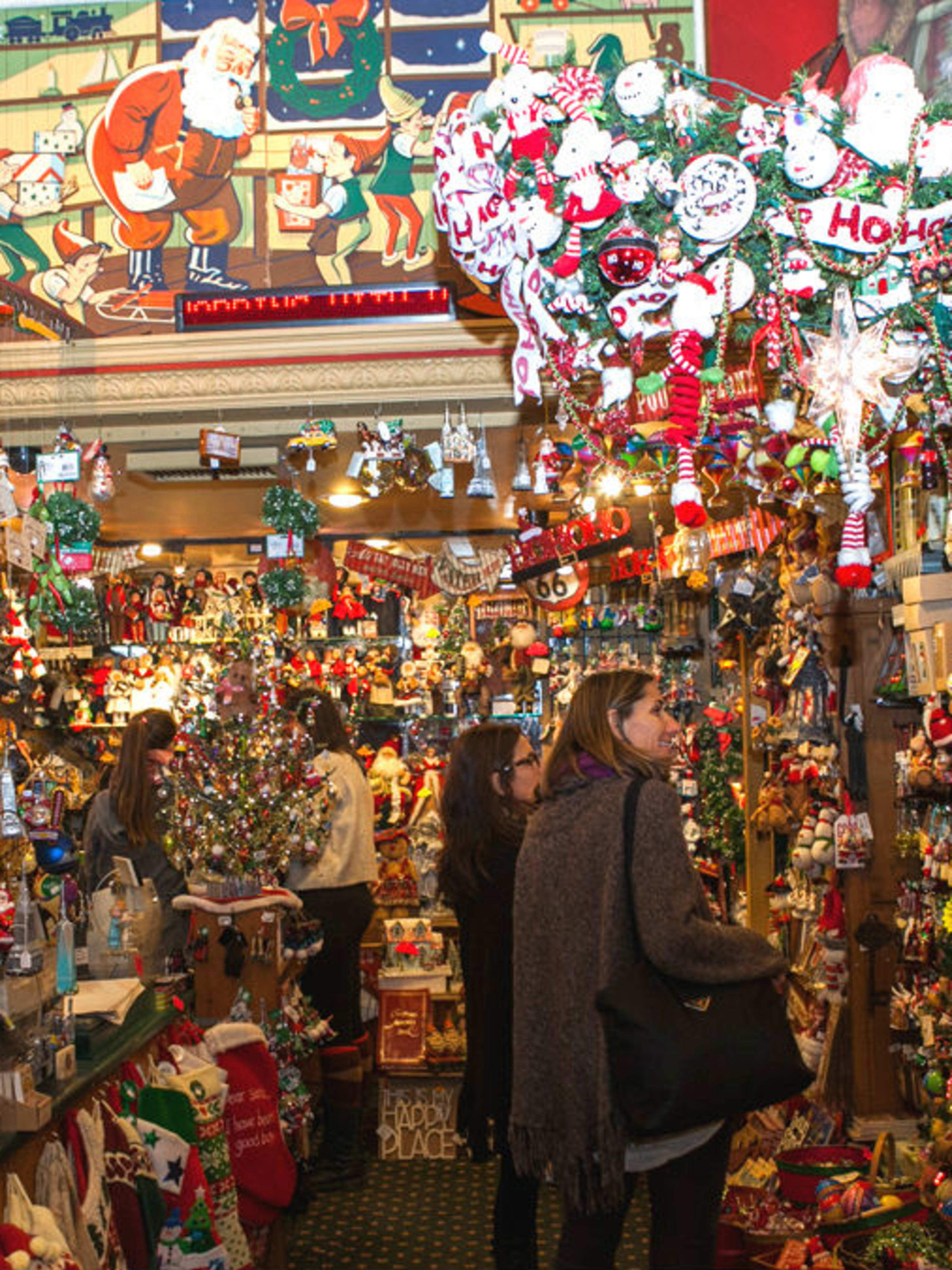 Holiday Markets & Christmas lights walking tour New York