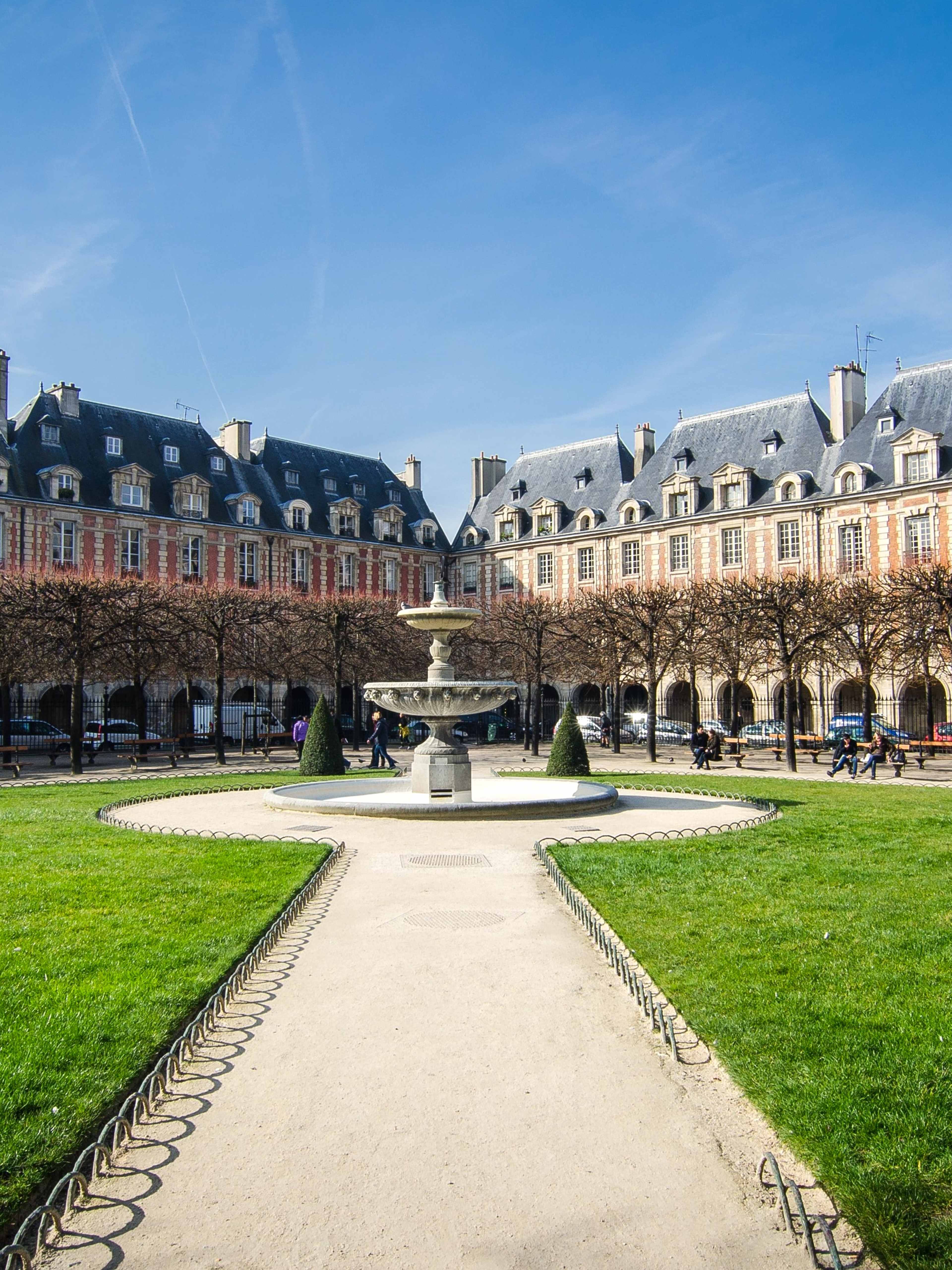Le Marais Like a Local: Food, Fashion & Parisian Life