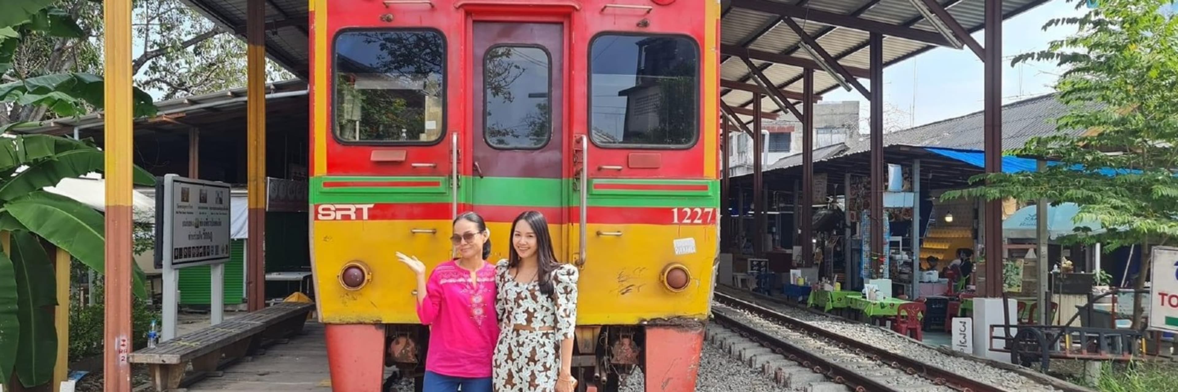 Railway Market and Damnoensaduak Floating Market