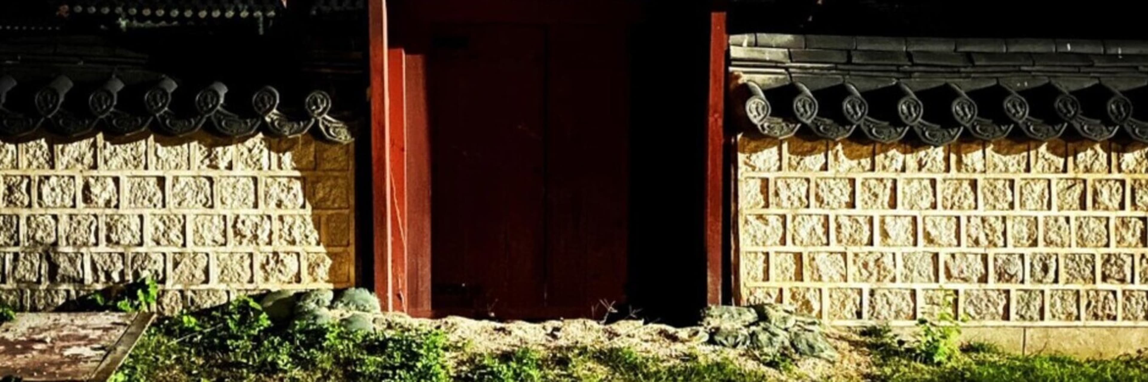 A spooky doorway on the Dark Side of Seoul tour