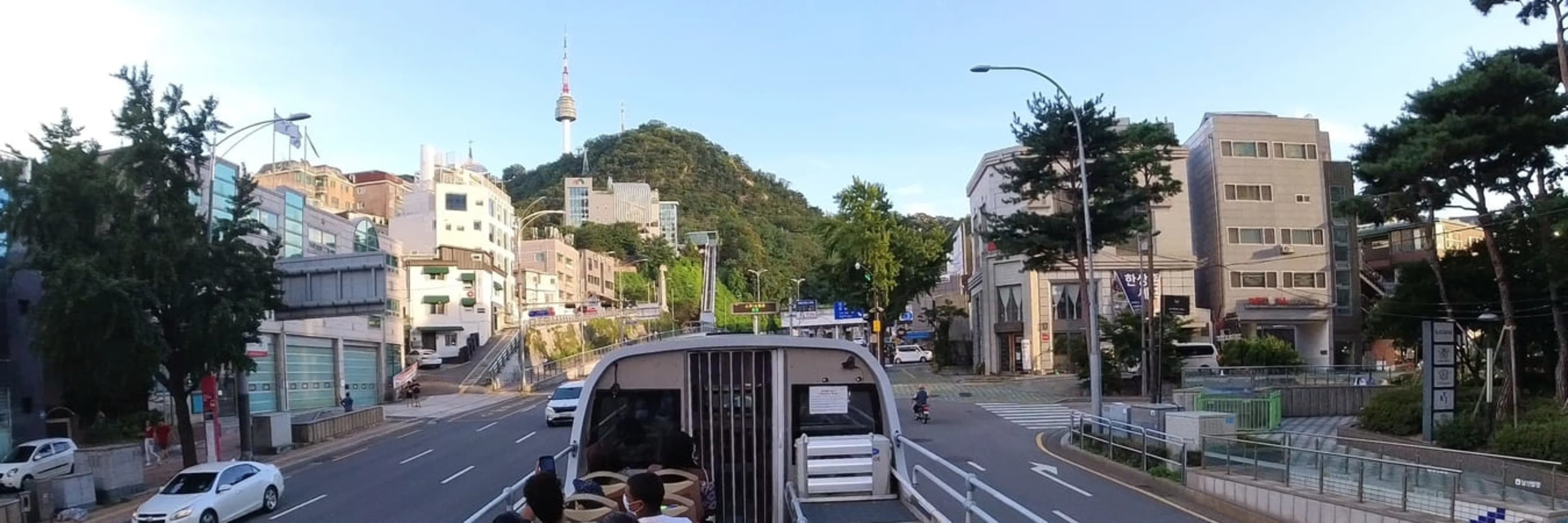 The Yellow Balloon city bus cruising through Seoul city center