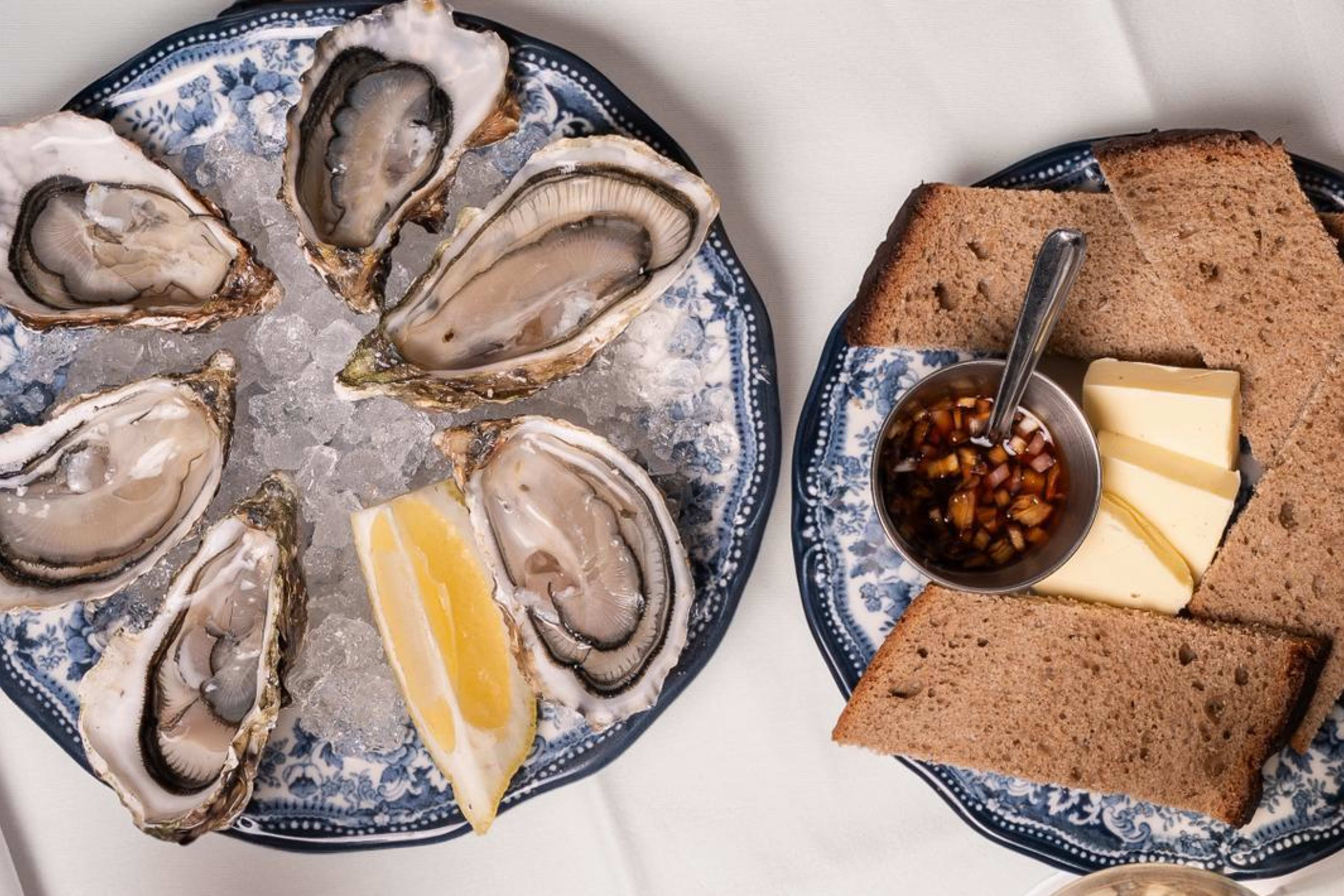 Sparkling Bites: Oysters or Salmon & Wine at Les Turbines