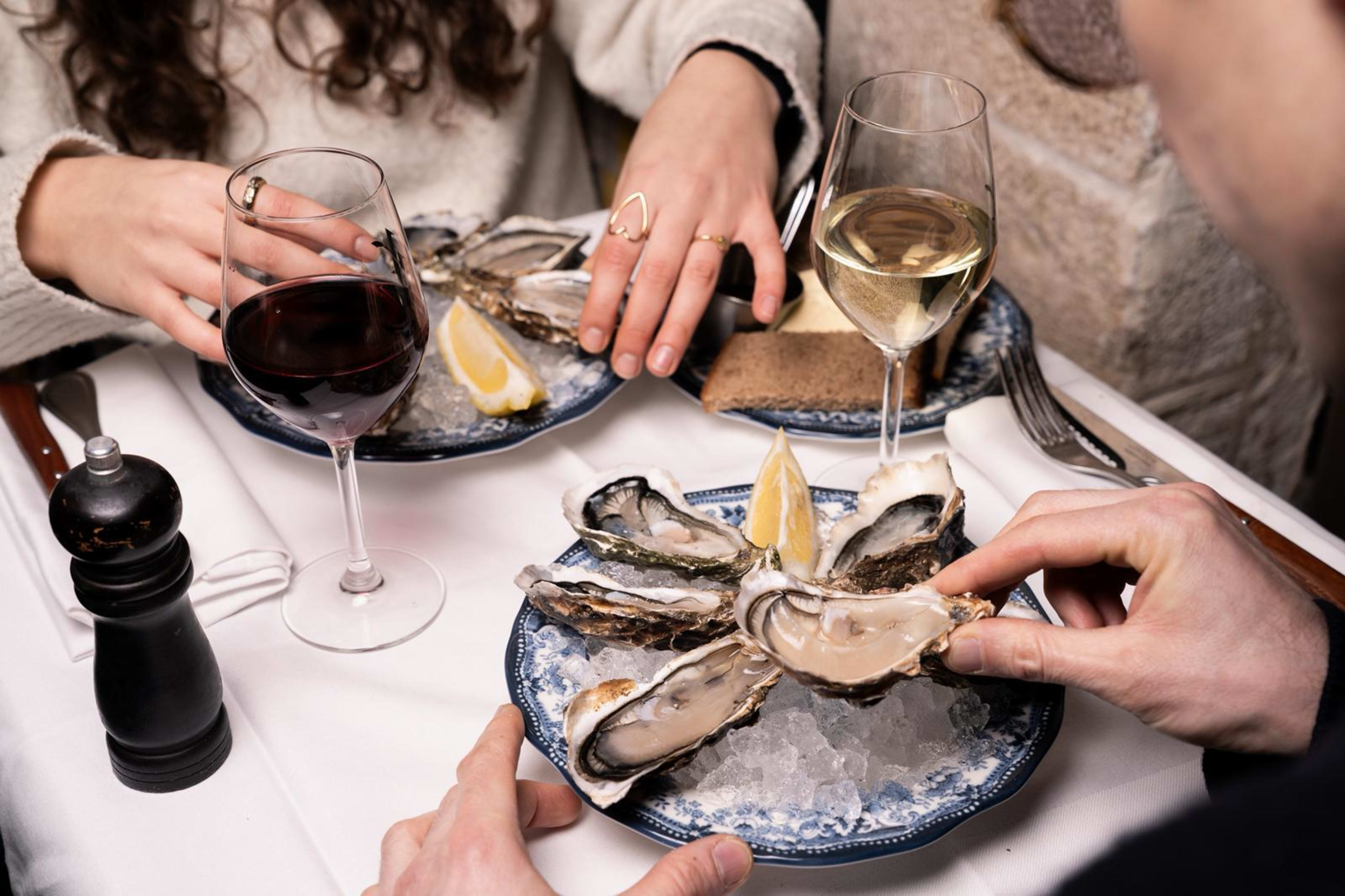 Austern oder Lachs und Wein bei Les Turbines