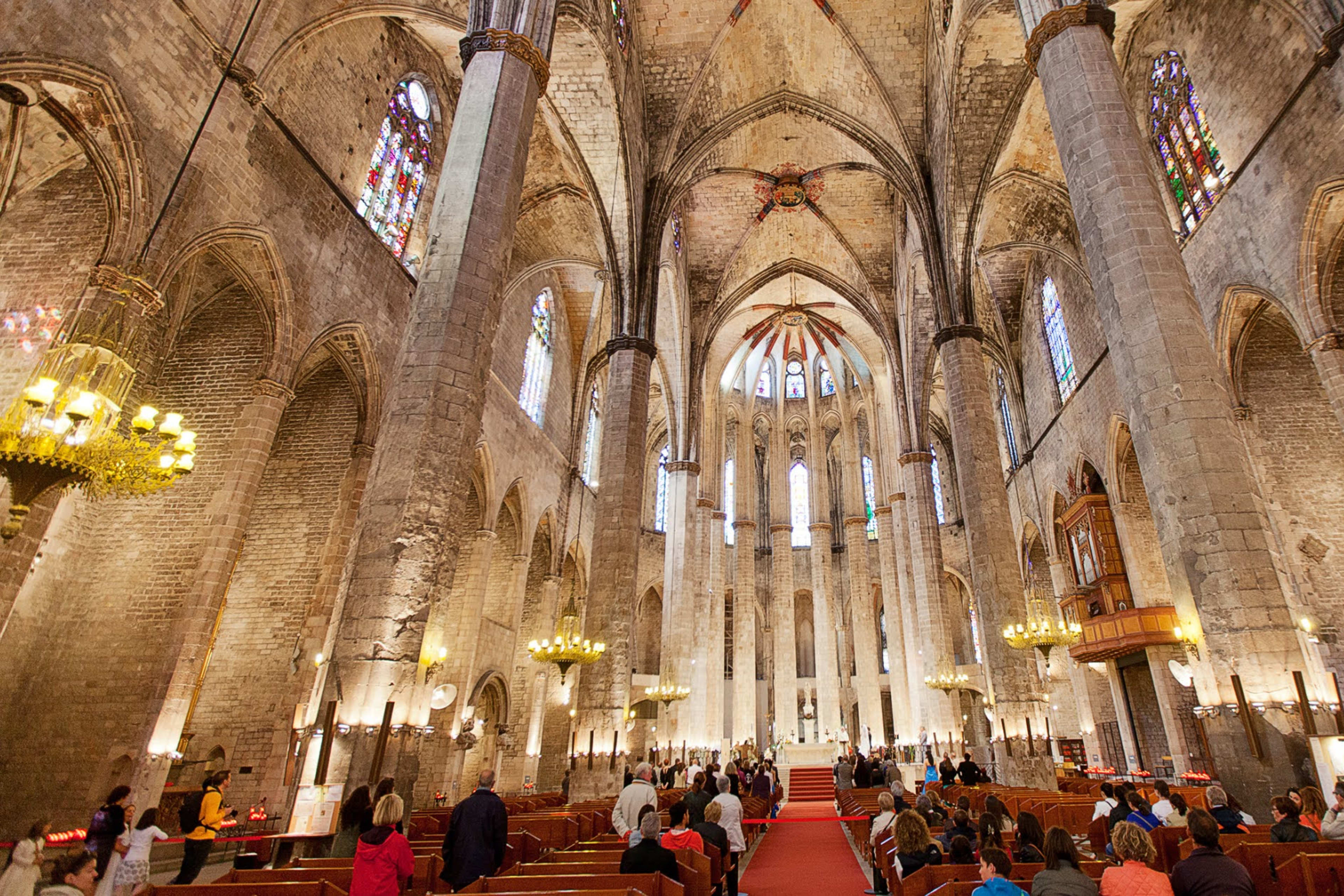 Visita guiada a la Basílica de Santa María Del Mar y dulce gourmet